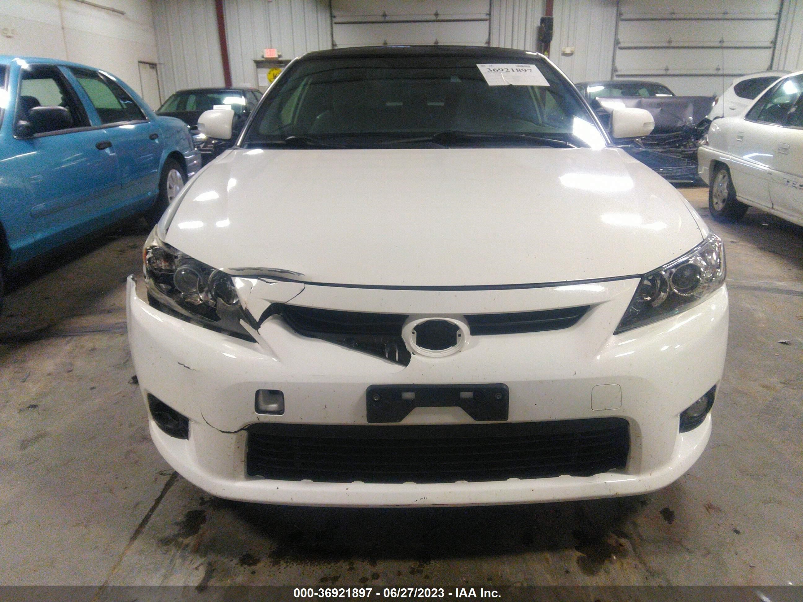 Photo 11 VIN: JTKJF5C77D3046253 - SCION TC 