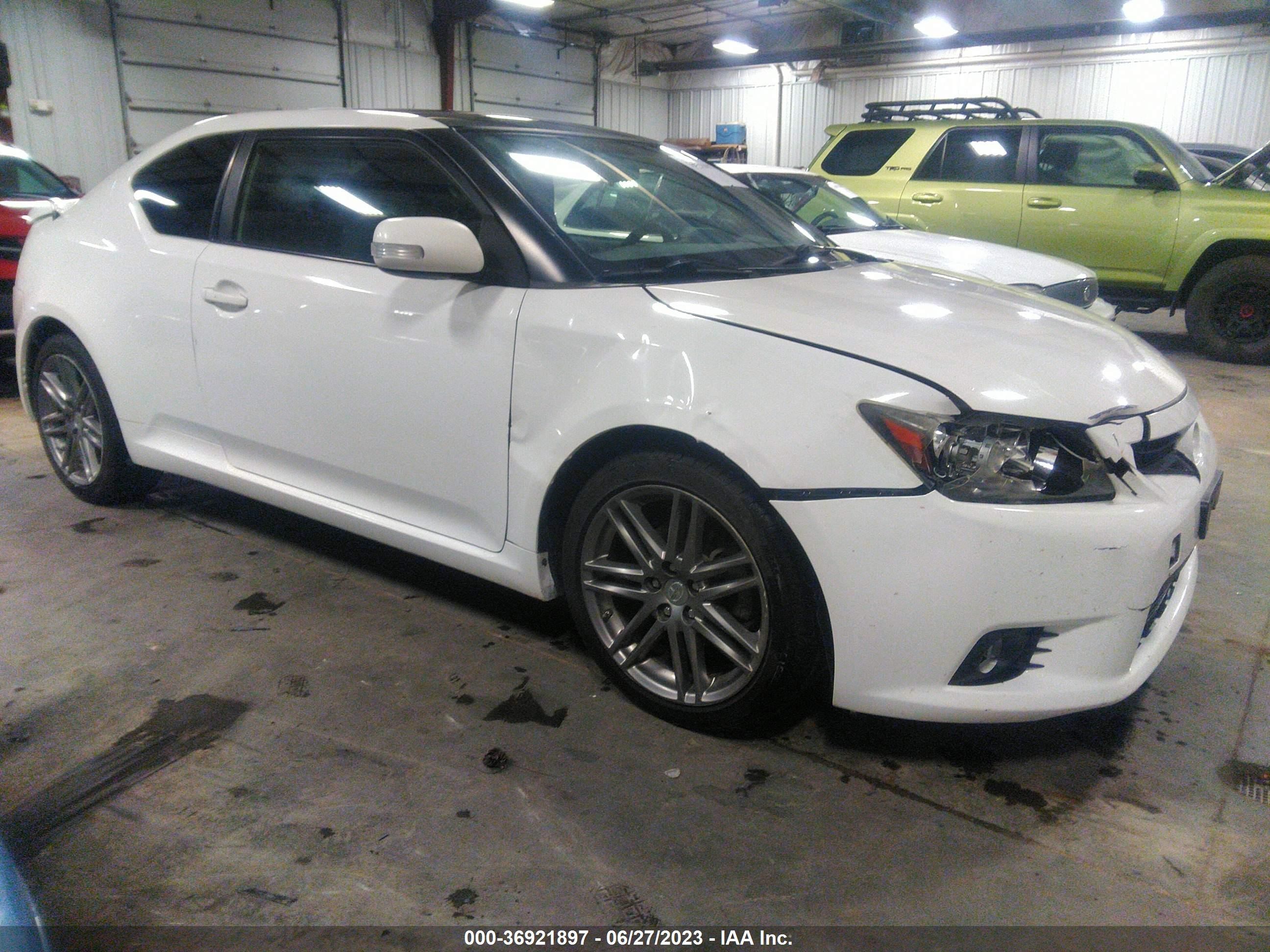 Photo 12 VIN: JTKJF5C77D3046253 - SCION TC 