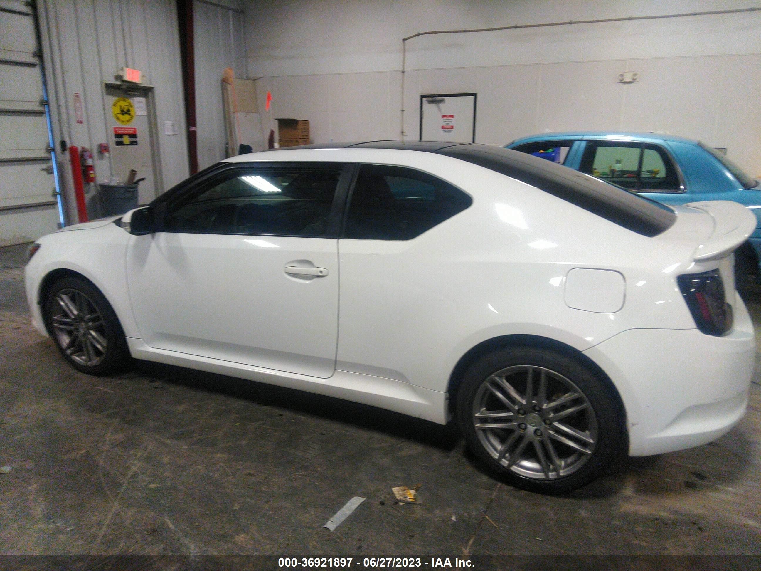 Photo 13 VIN: JTKJF5C77D3046253 - SCION TC 