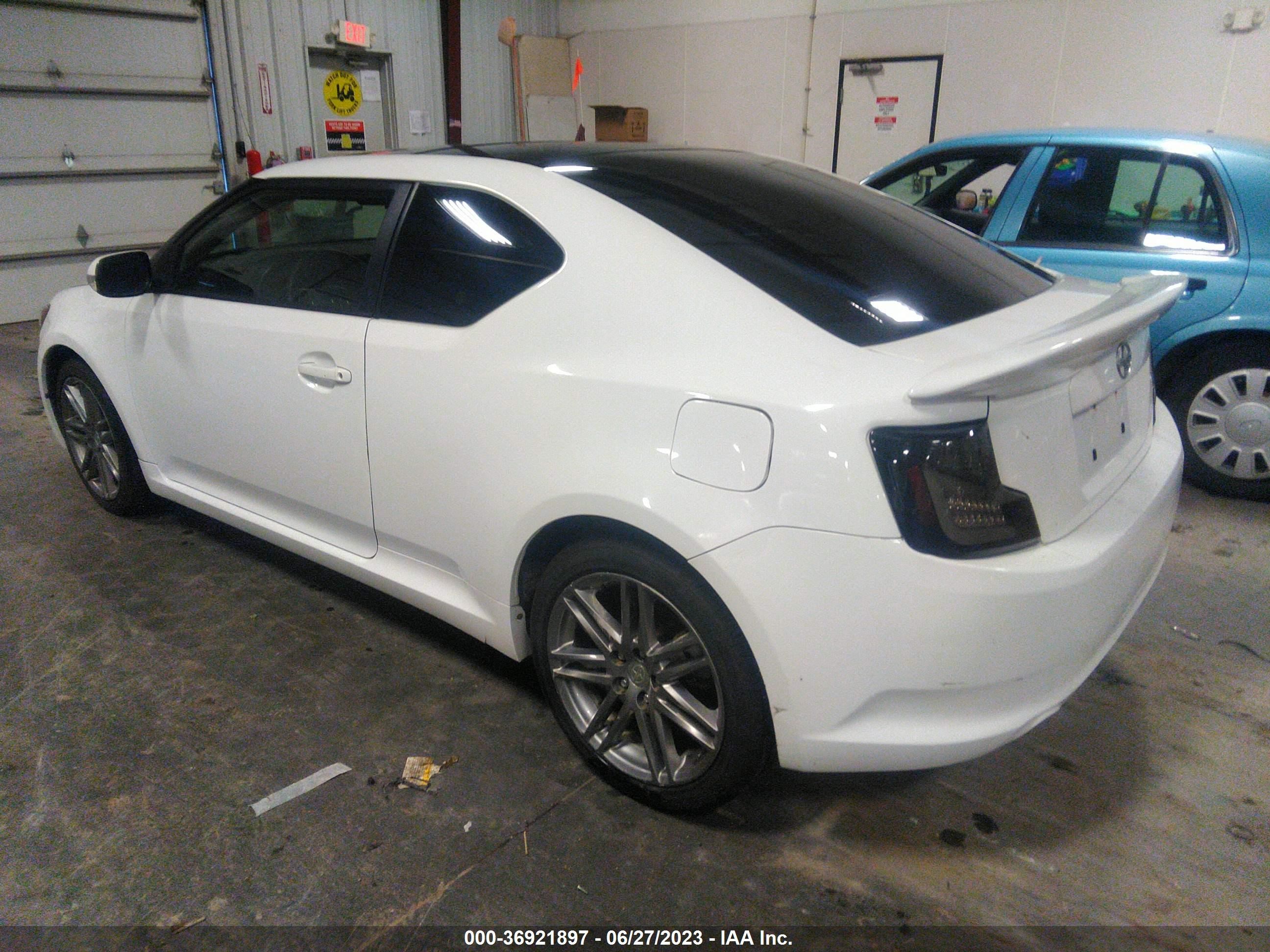 Photo 2 VIN: JTKJF5C77D3046253 - SCION TC 