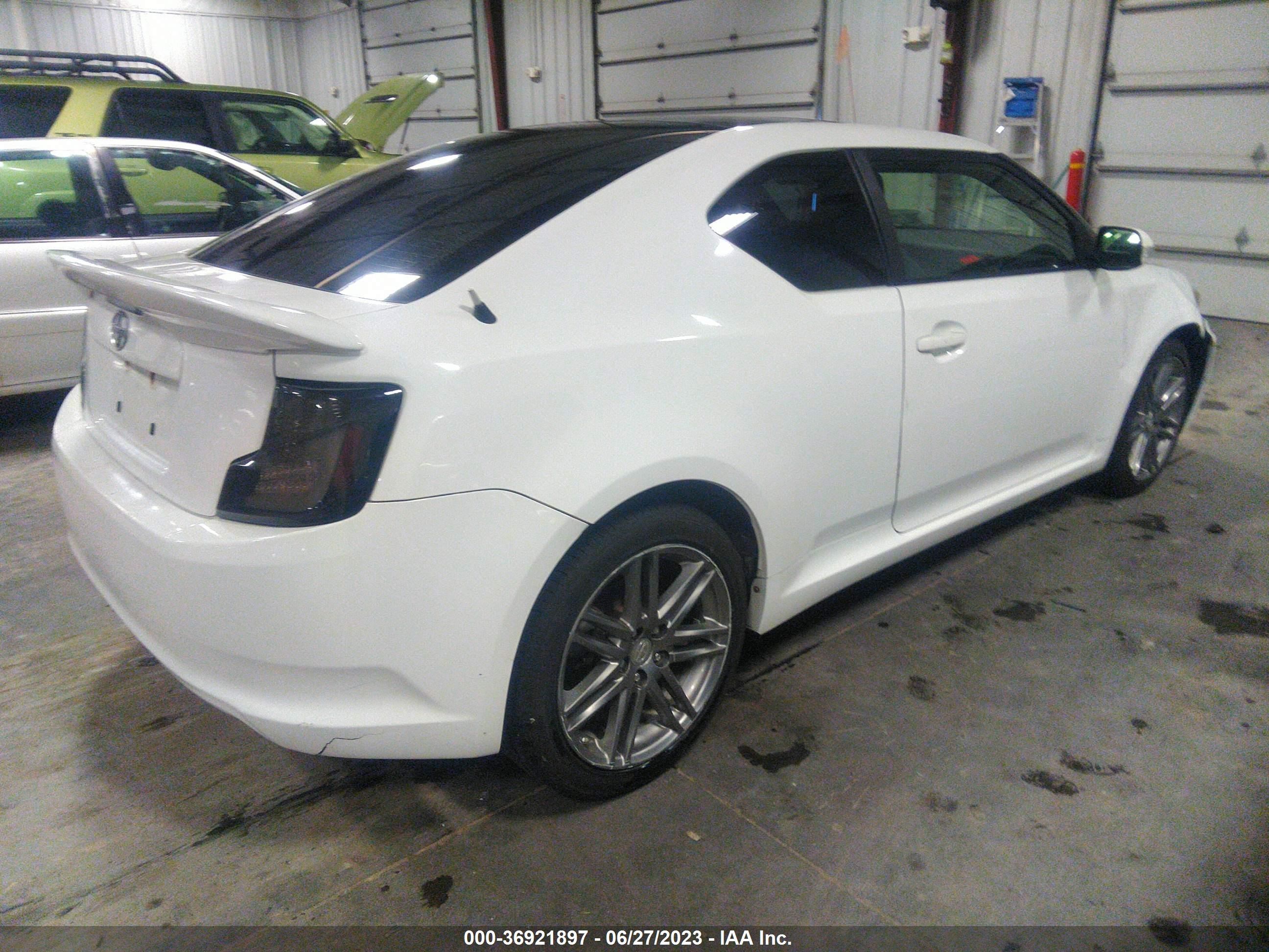 Photo 3 VIN: JTKJF5C77D3046253 - SCION TC 