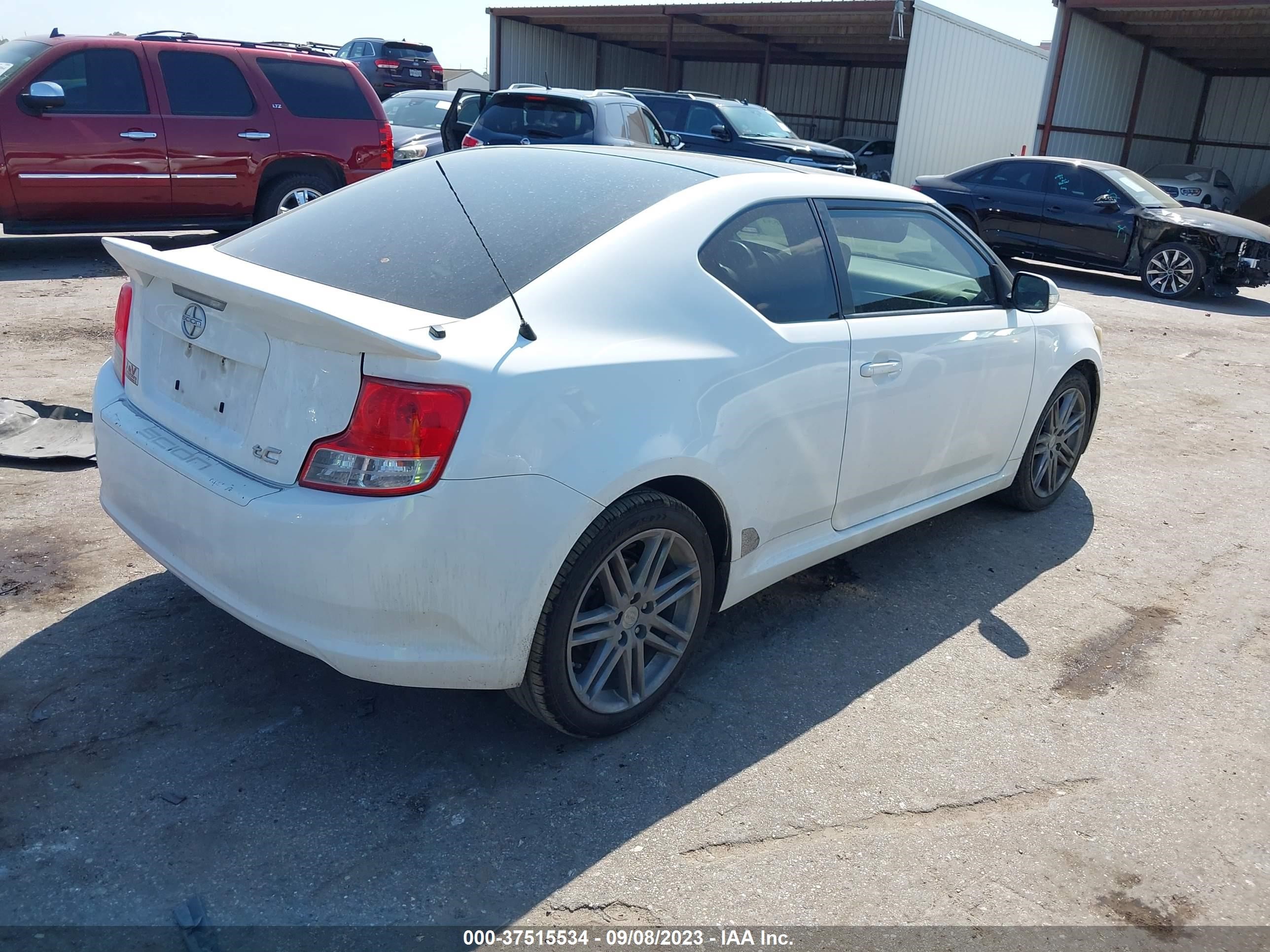 Photo 3 VIN: JTKJF5C78C3036684 - SCION TC 