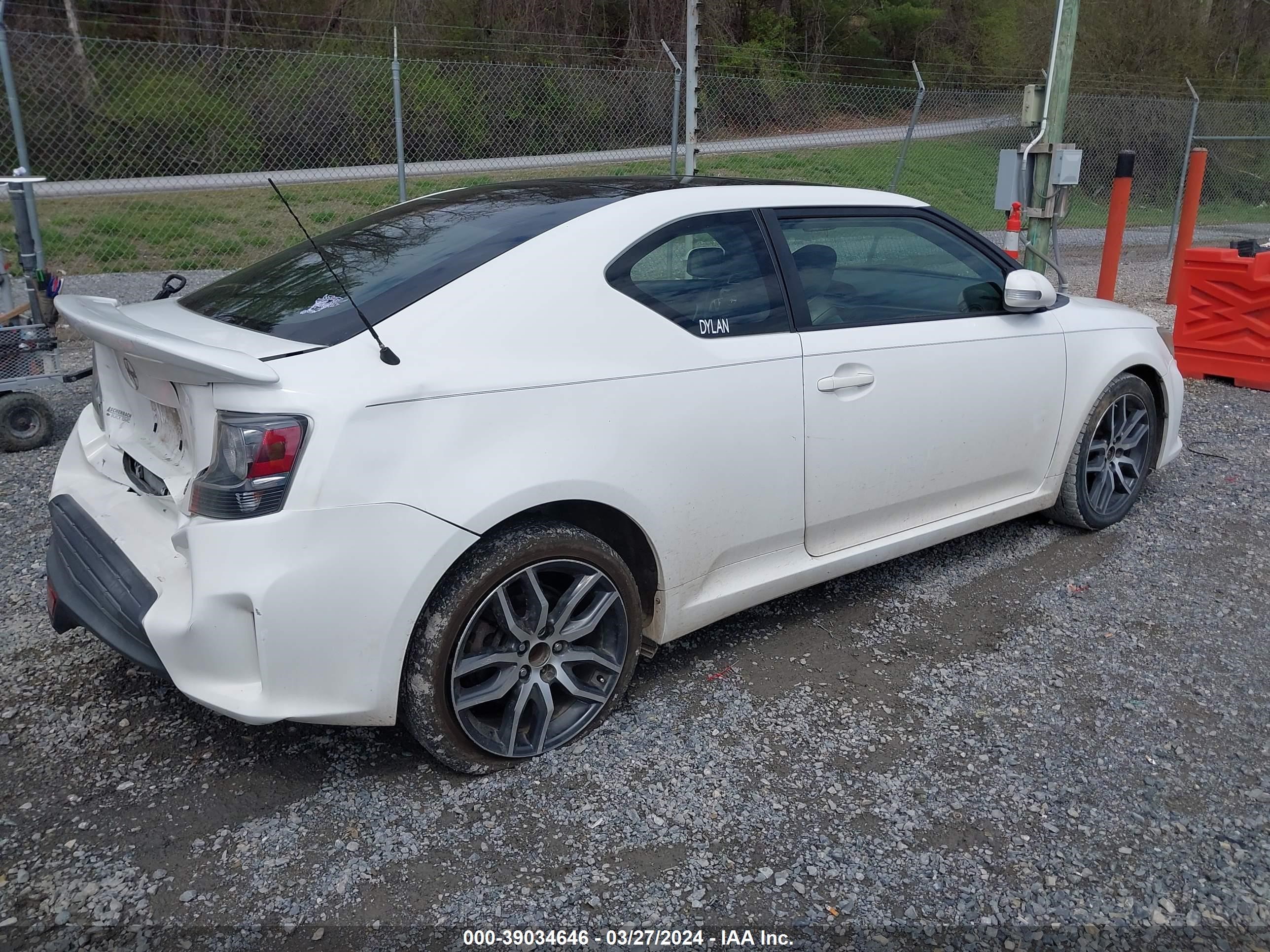 Photo 3 VIN: JTKJF5C78E3073804 - SCION TC 