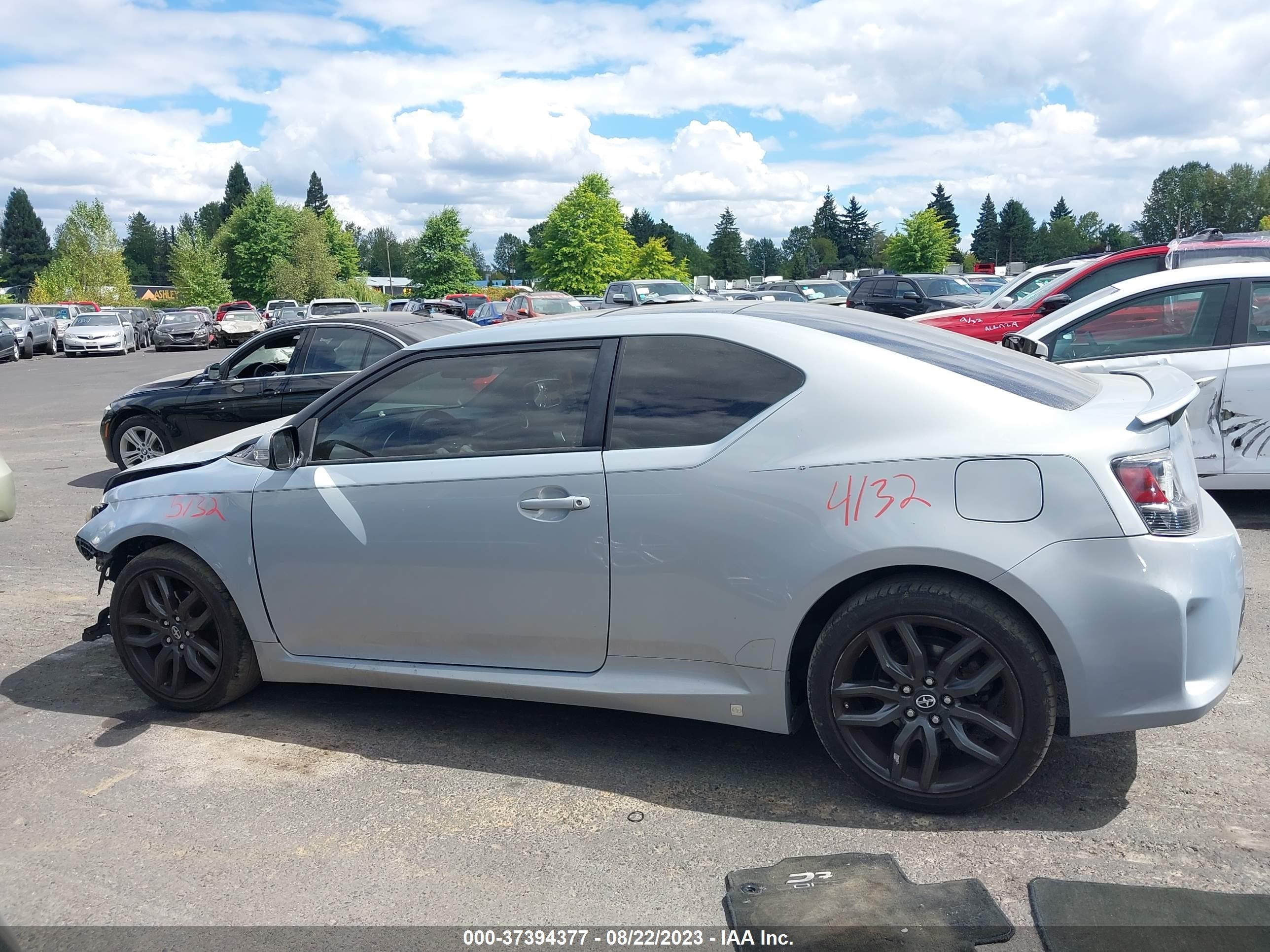 Photo 14 VIN: JTKJF5C79E3073844 - SCION TC 