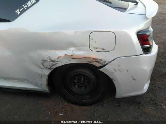 Photo 5 VIN: JTKJF5C79GJ014565 - SCION TC 