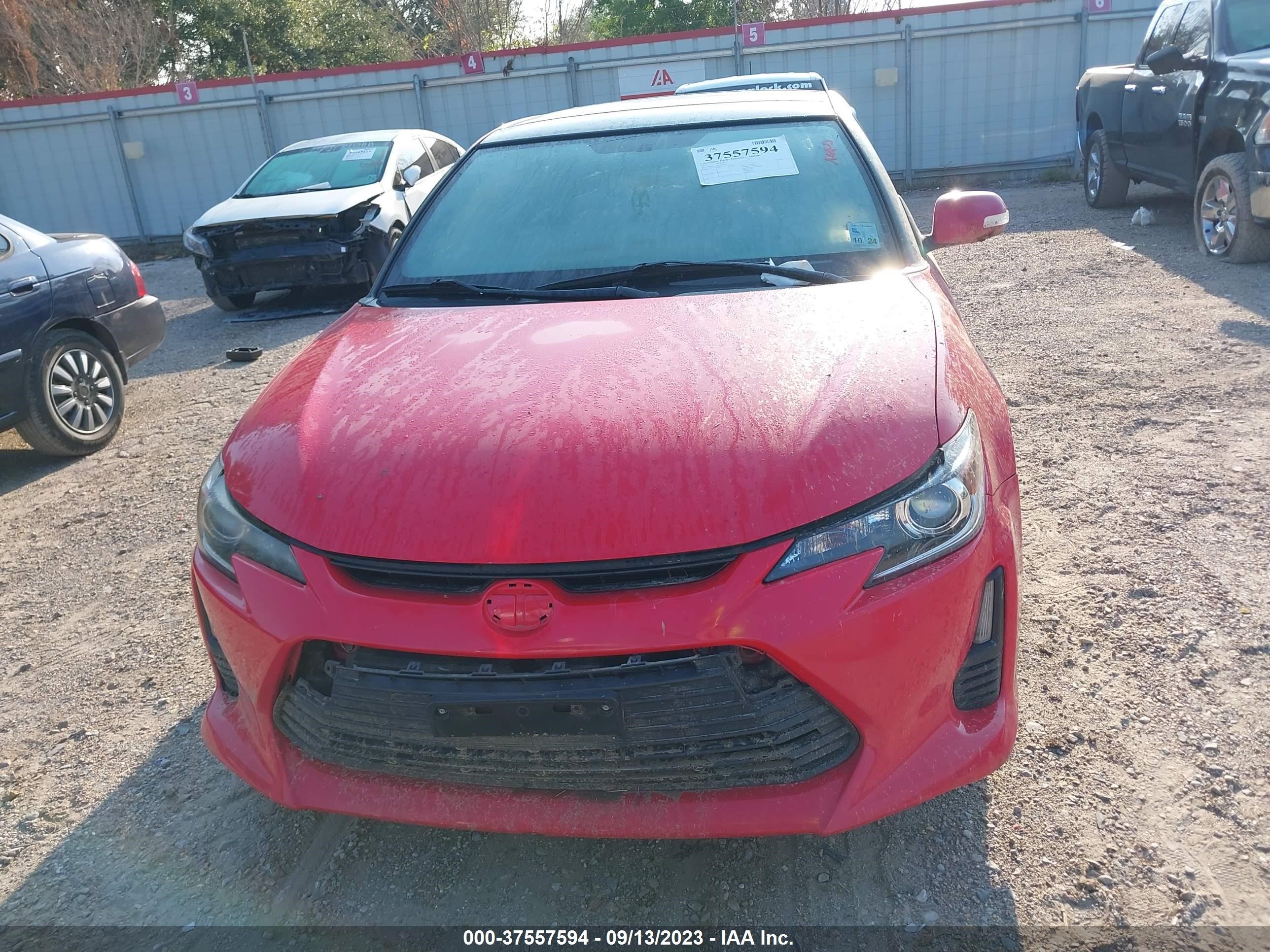 Photo 11 VIN: JTKJF5C7XFJ010135 - SCION TC 