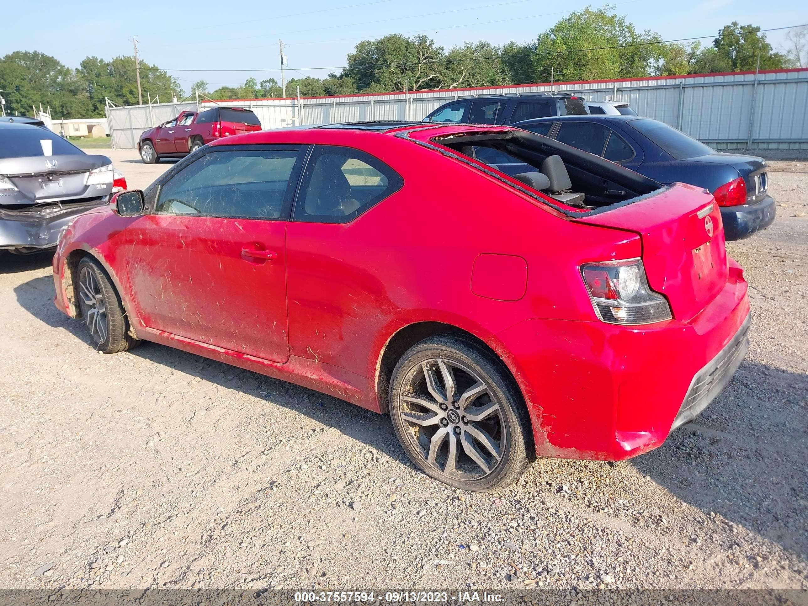 Photo 2 VIN: JTKJF5C7XFJ010135 - SCION TC 