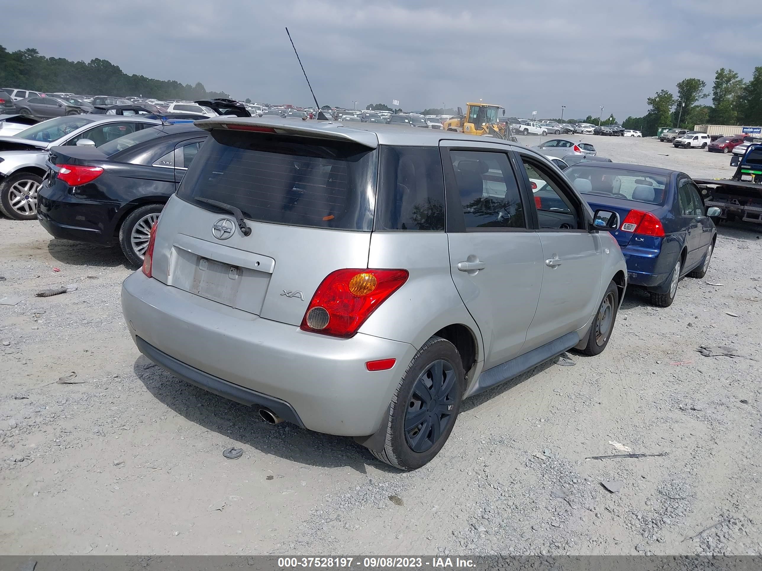 Photo 3 VIN: JTKKT604050099084 - SCION XA 