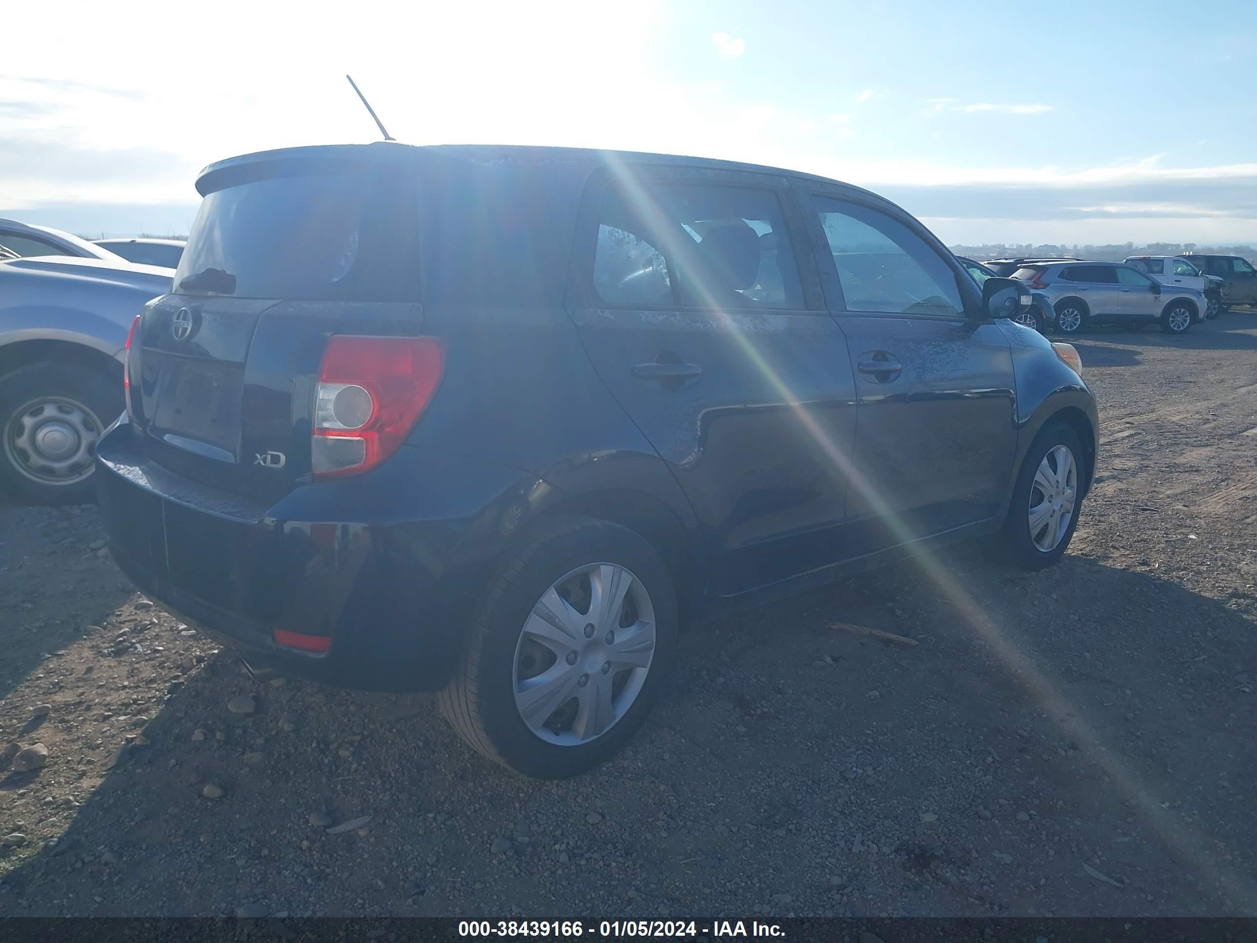 Photo 3 VIN: JTKKU10409J040777 - SCION XD 