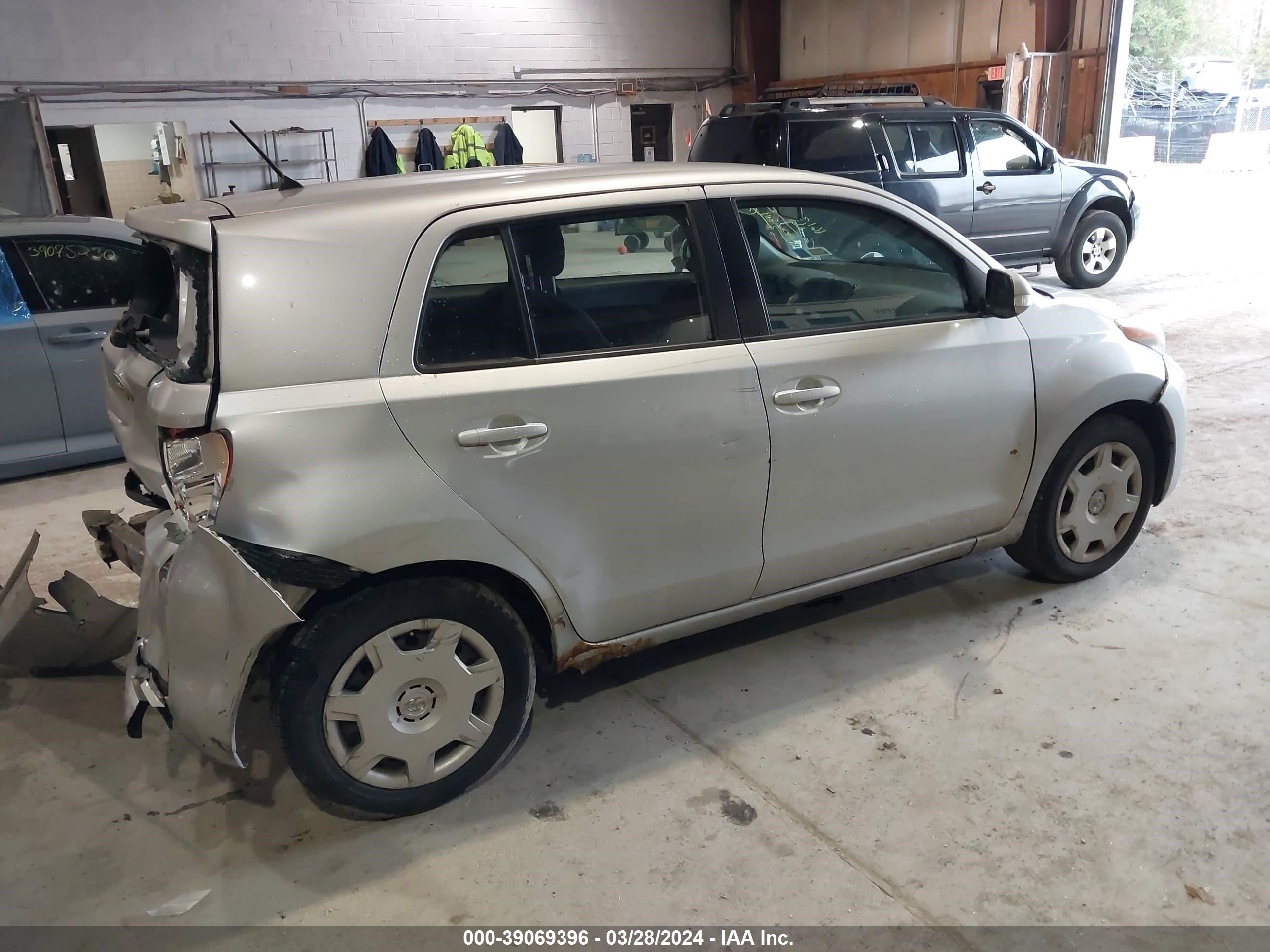 Photo 3 VIN: JTKKU10418J032783 - SCION XD 