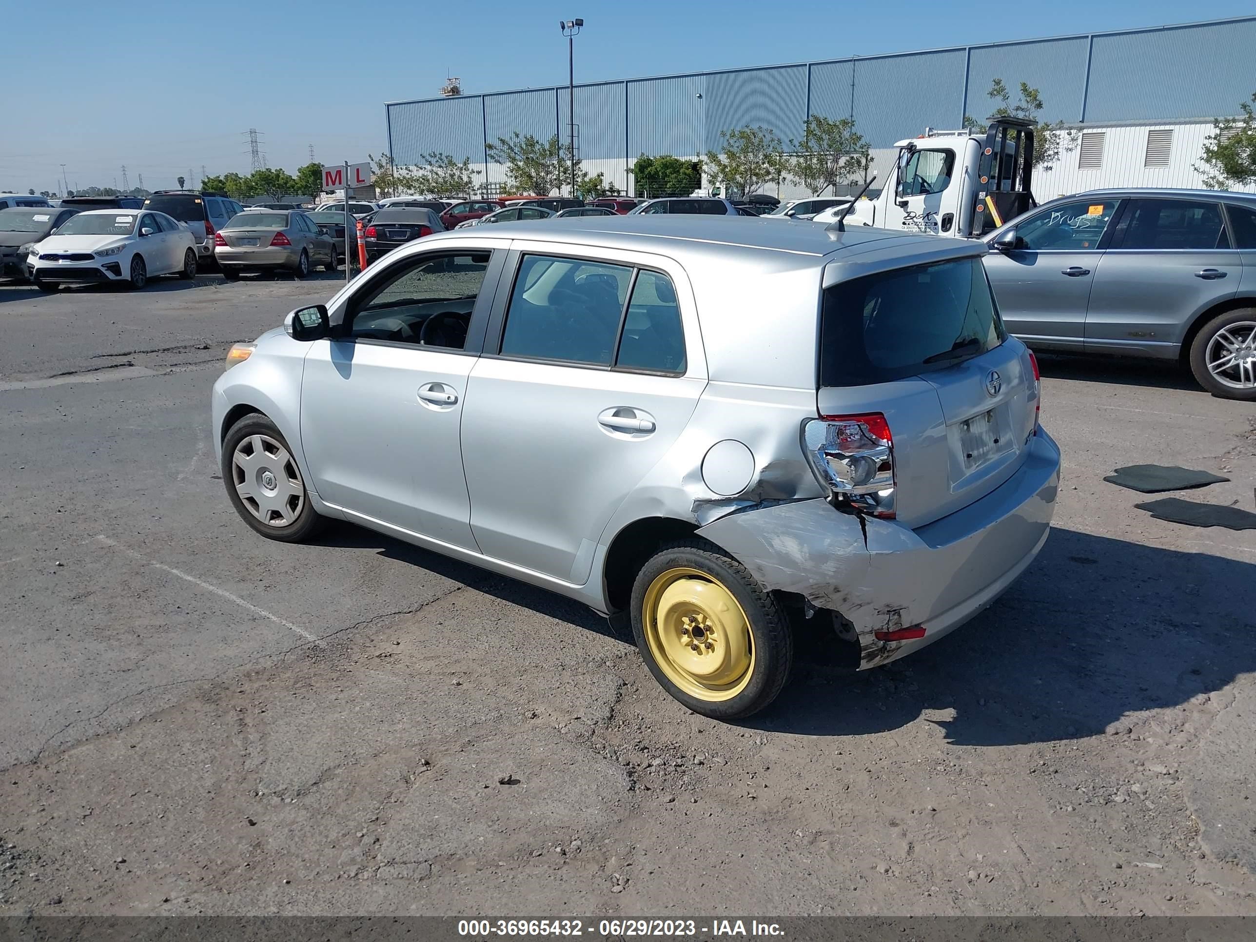 Photo 2 VIN: JTKKU10428J015524 - SCION XD 