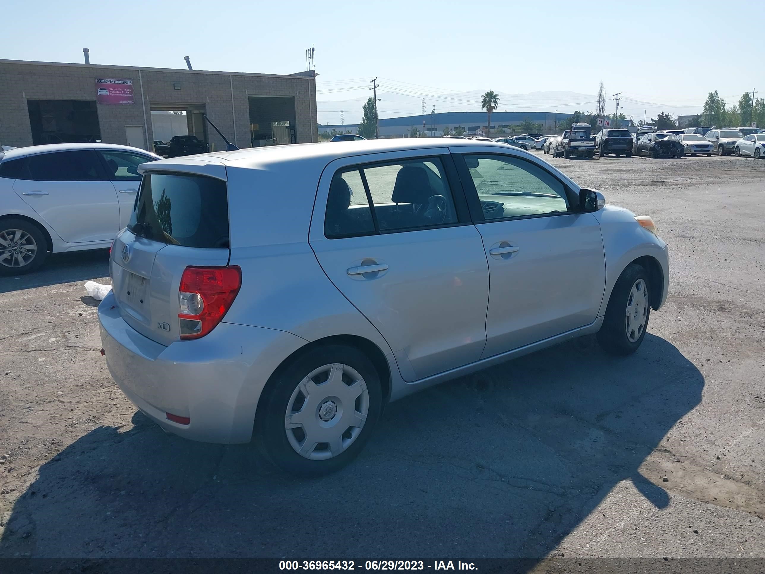 Photo 3 VIN: JTKKU10428J015524 - SCION XD 