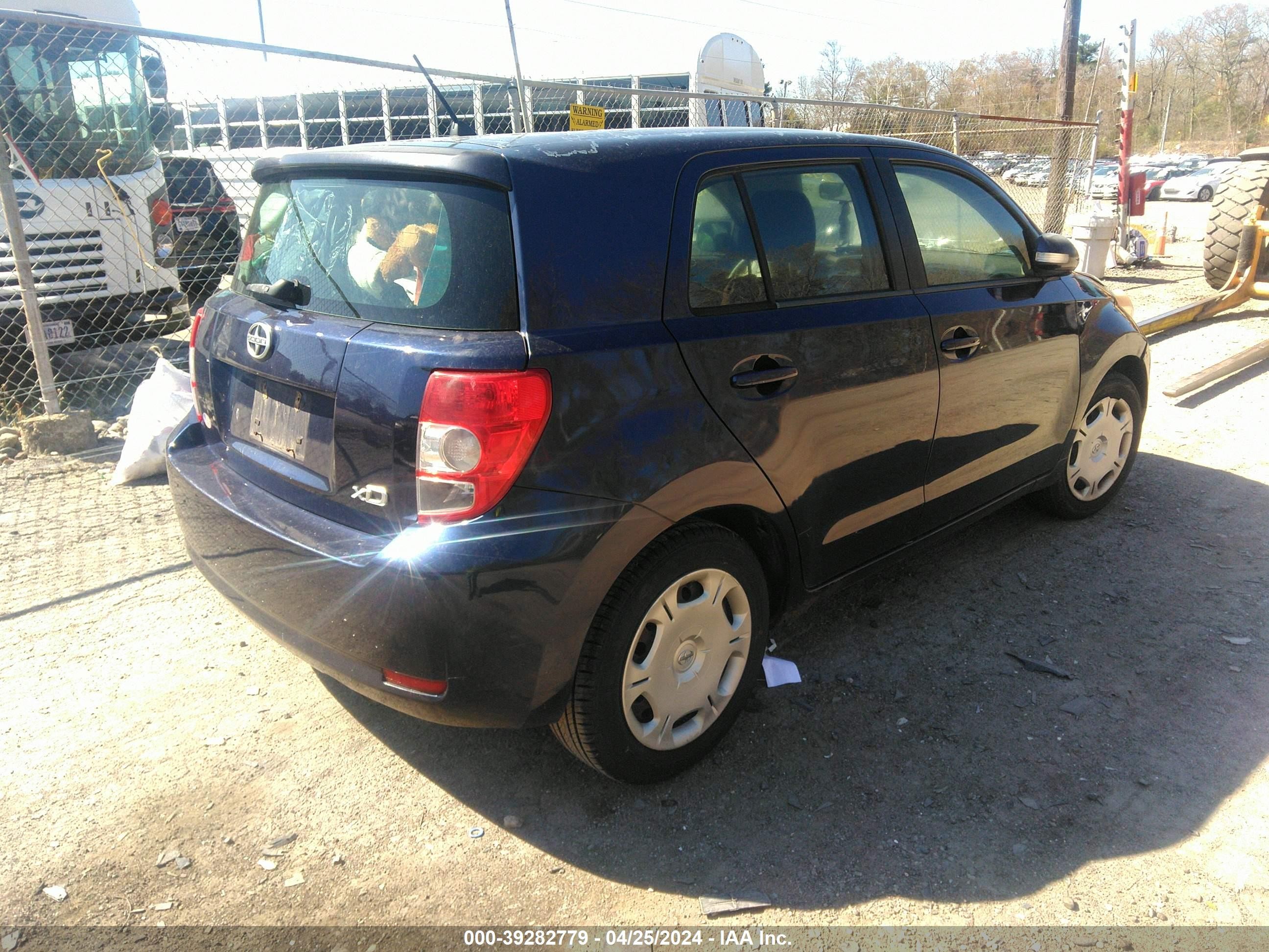 Photo 3 VIN: JTKKU10438J003253 - SCION XD 