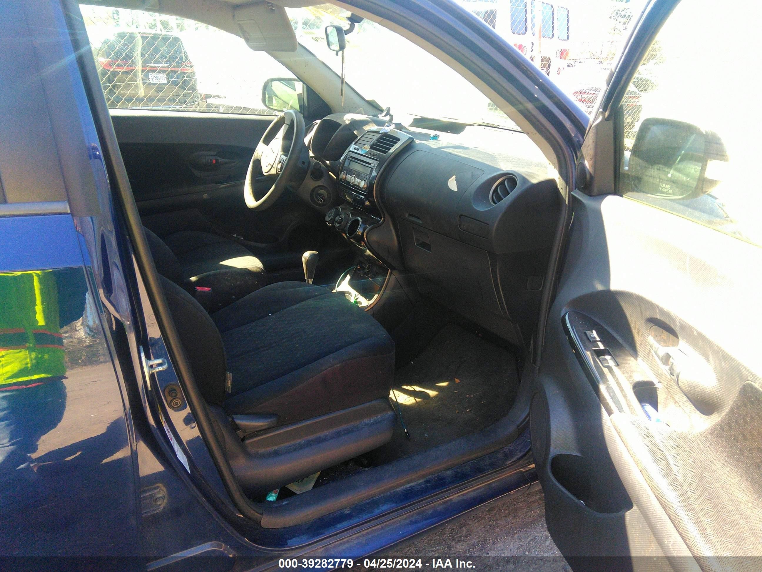 Photo 4 VIN: JTKKU10438J003253 - SCION XD 