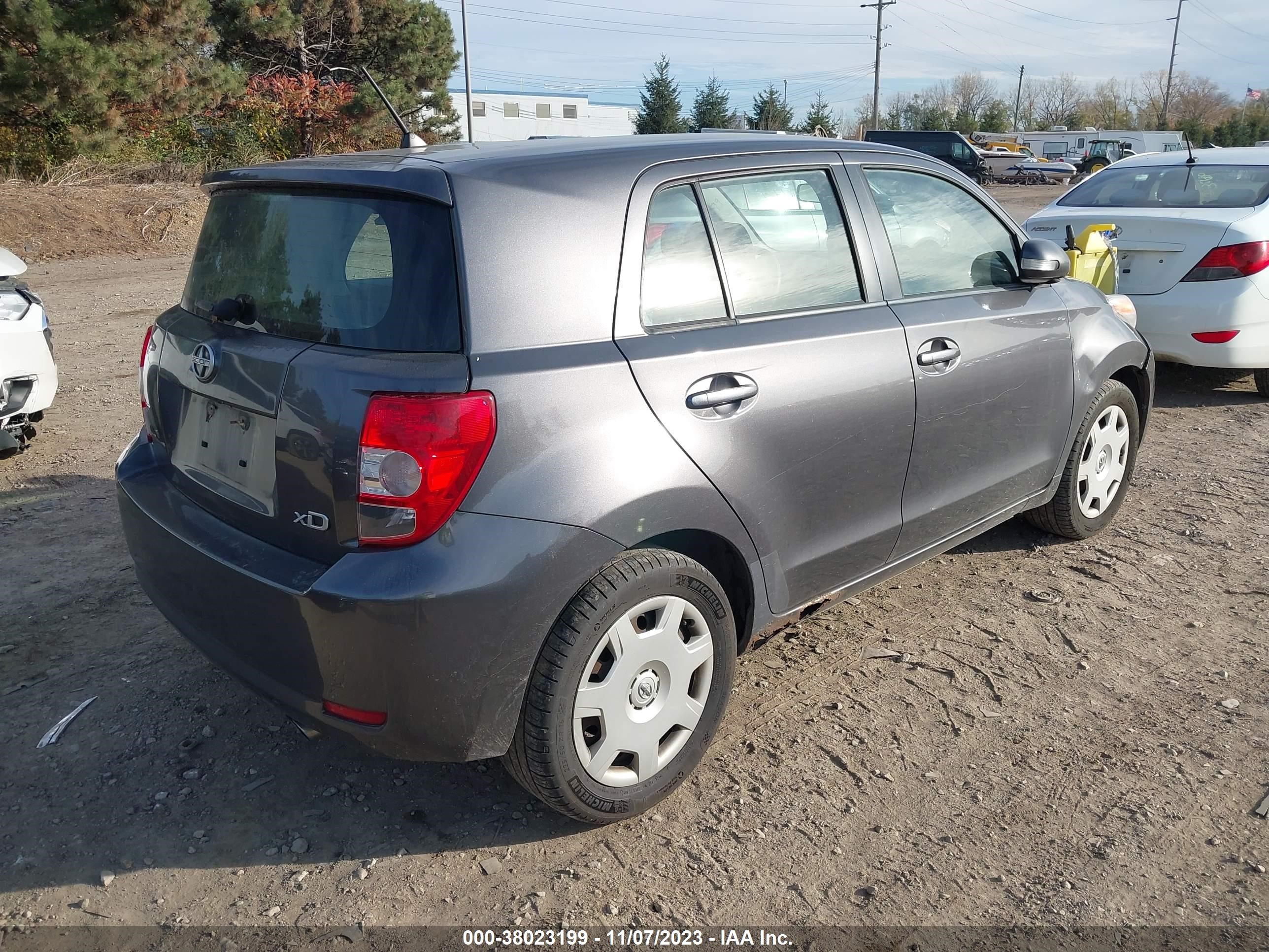 Photo 3 VIN: JTKKU10438J004483 - SCION XD 