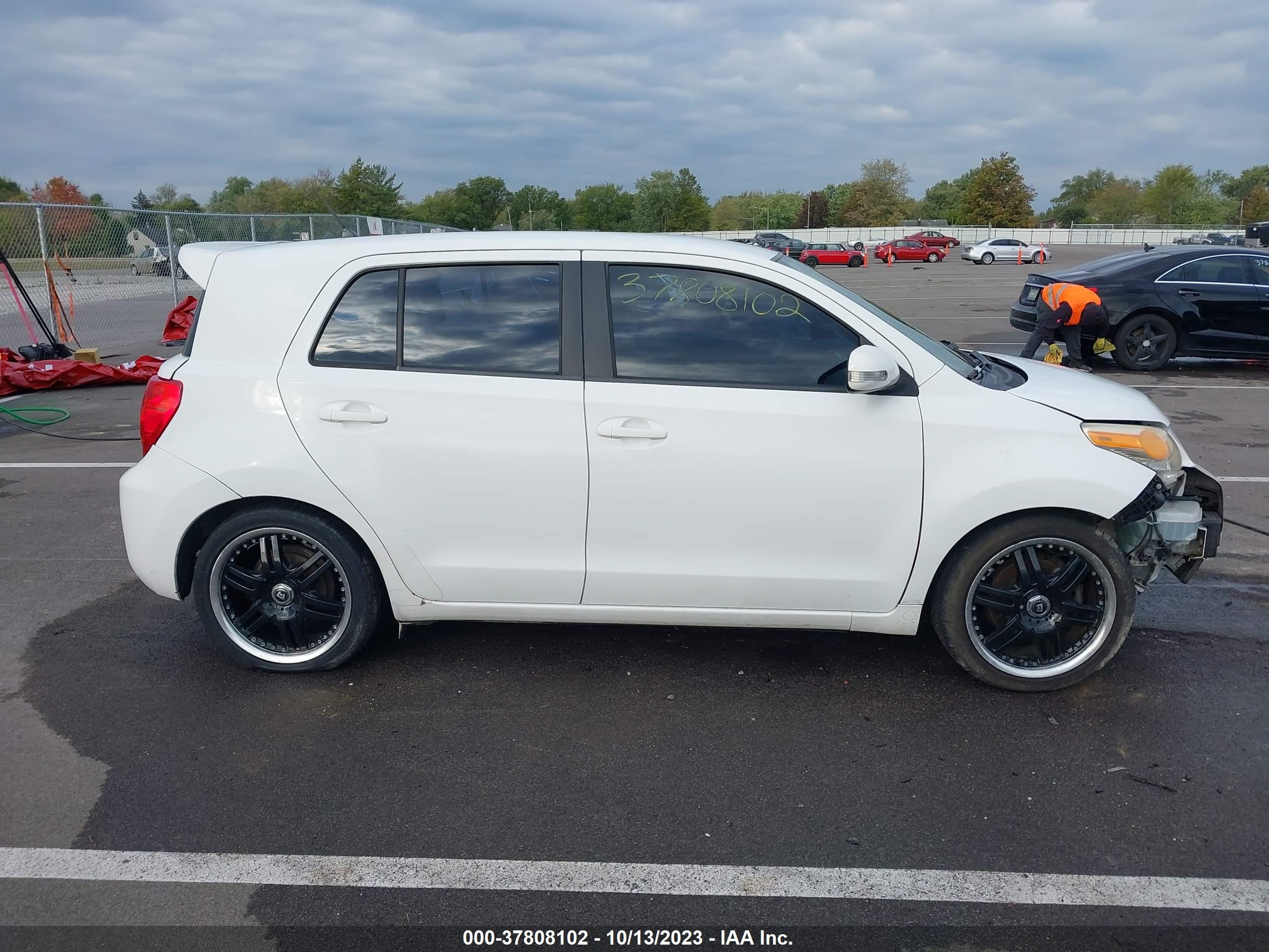 Photo 13 VIN: JTKKU10458J013377 - SCION XD 