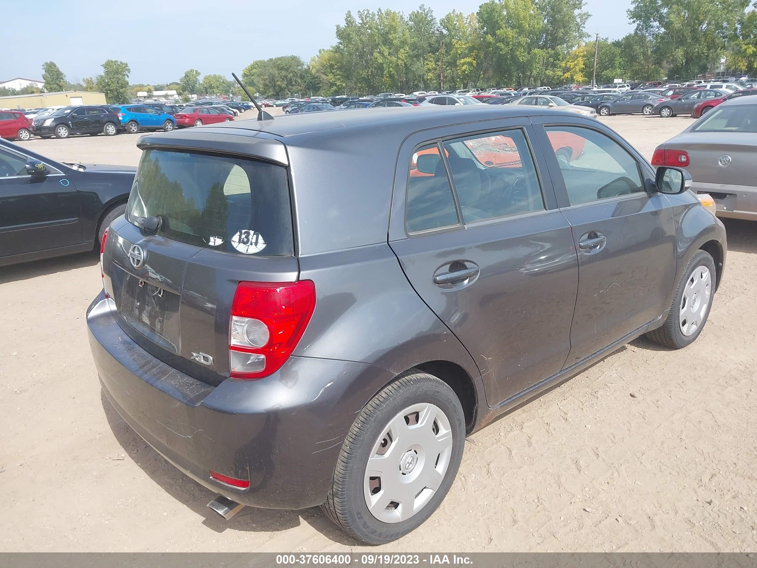 Photo 3 VIN: JTKKU10478J011792 - SCION XD 