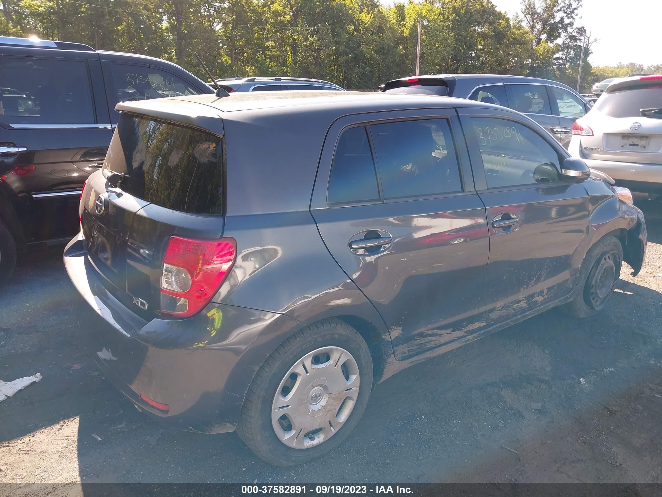 Photo 3 VIN: JTKKU10478J027524 - SCION XD 