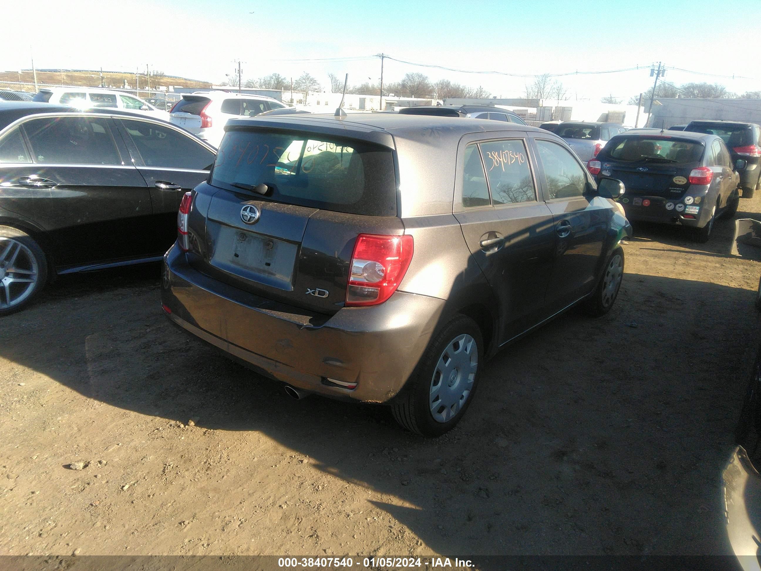 Photo 3 VIN: JTKKU10498J032403 - SCION XD 