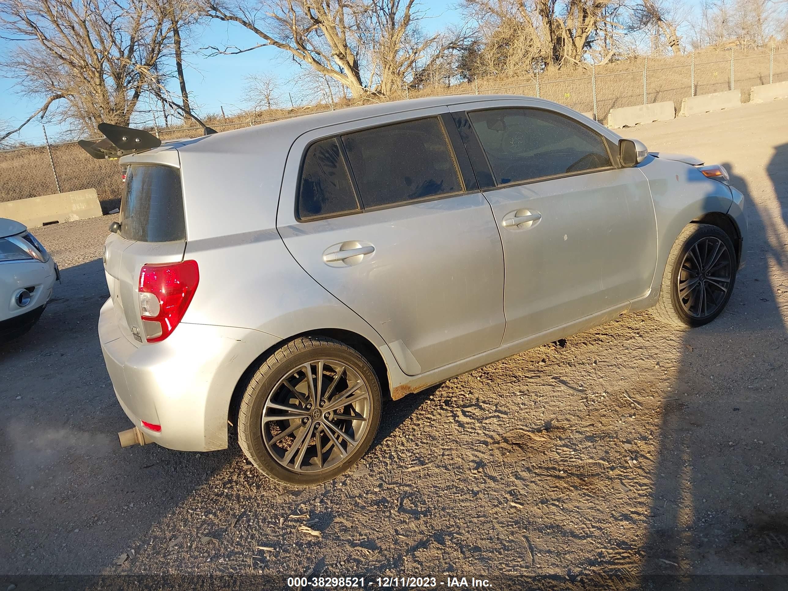 Photo 3 VIN: JTKKU104X8J000284 - SCION XD 