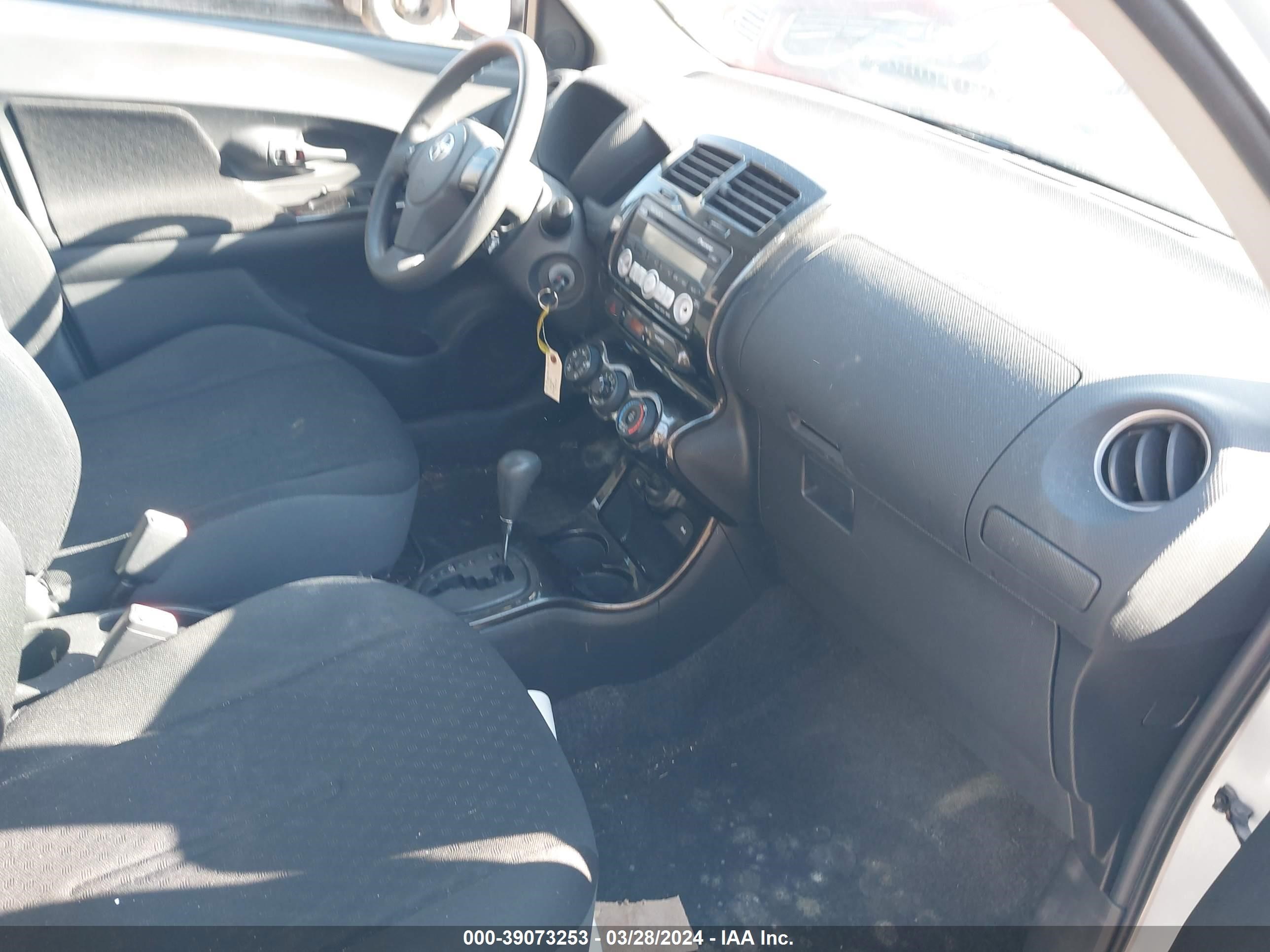 Photo 4 VIN: JTKKU104X8J015061 - SCION XD 