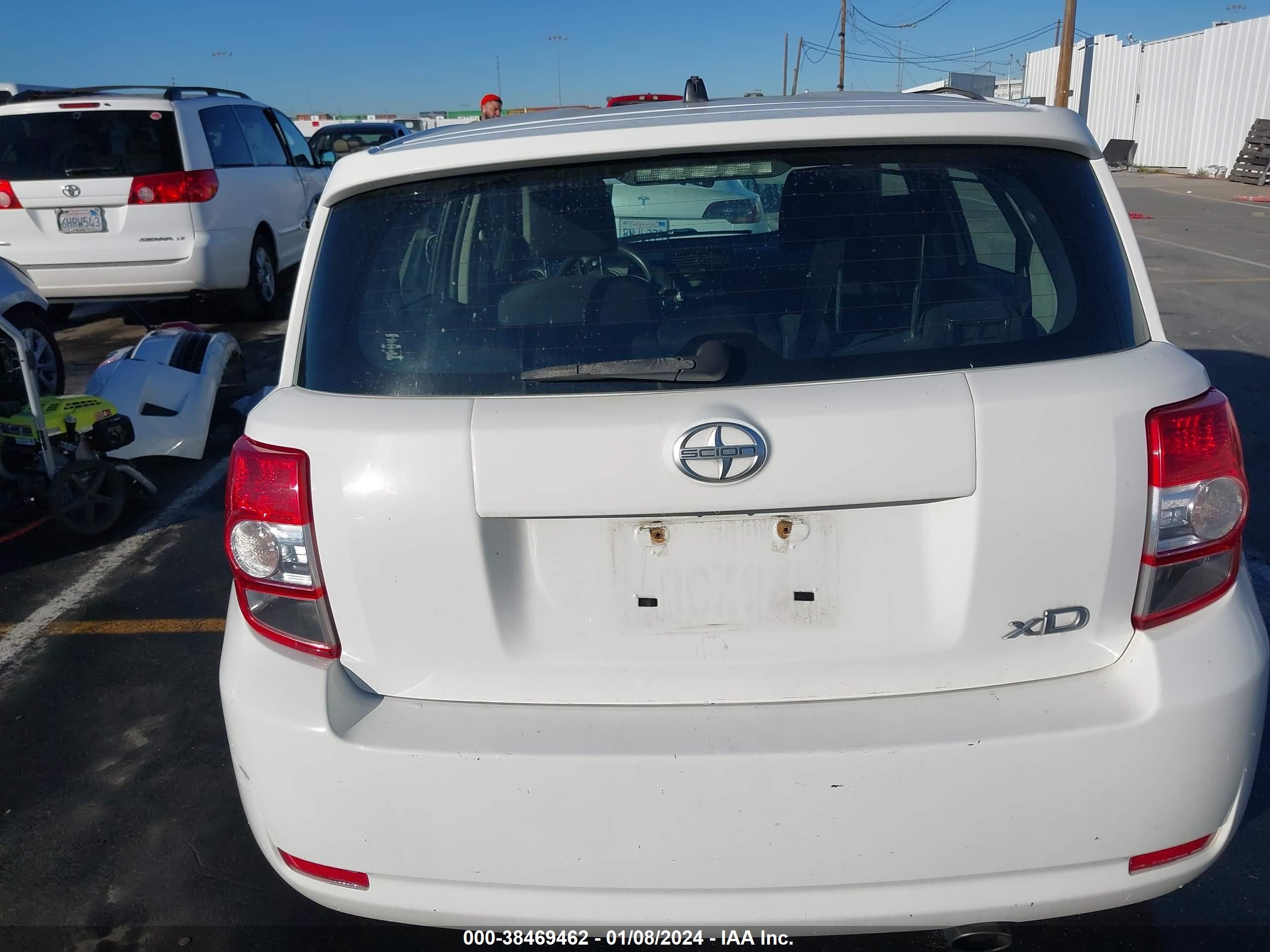 Photo 16 VIN: JTKKU104X8J021667 - SCION XD 