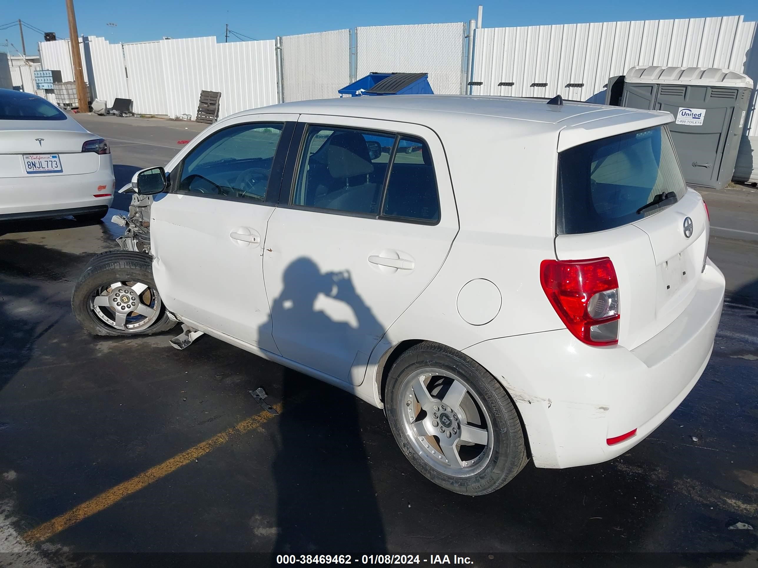 Photo 2 VIN: JTKKU104X8J021667 - SCION XD 