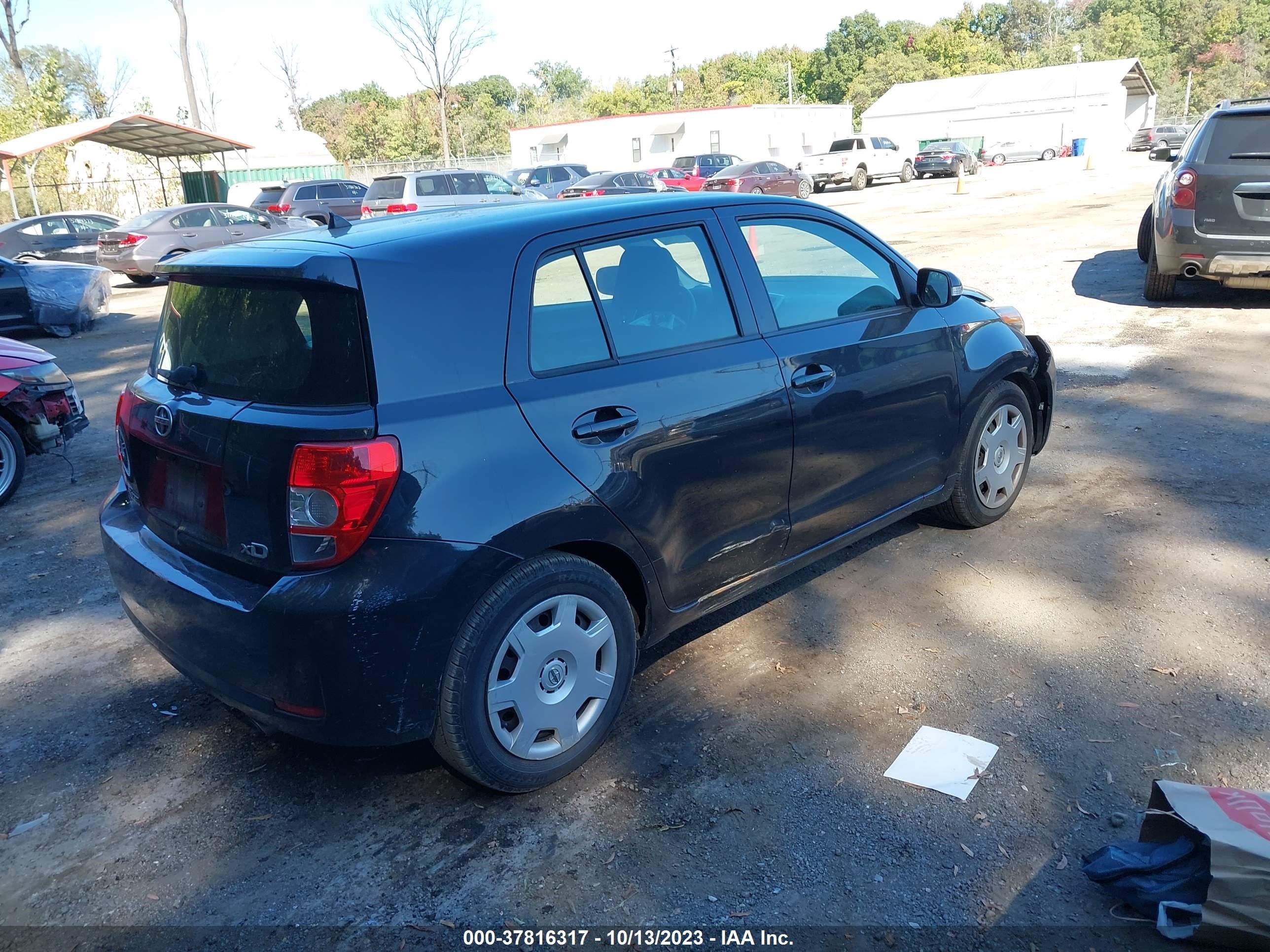 Photo 3 VIN: JTKKU4B43B1013738 - SCION XD 