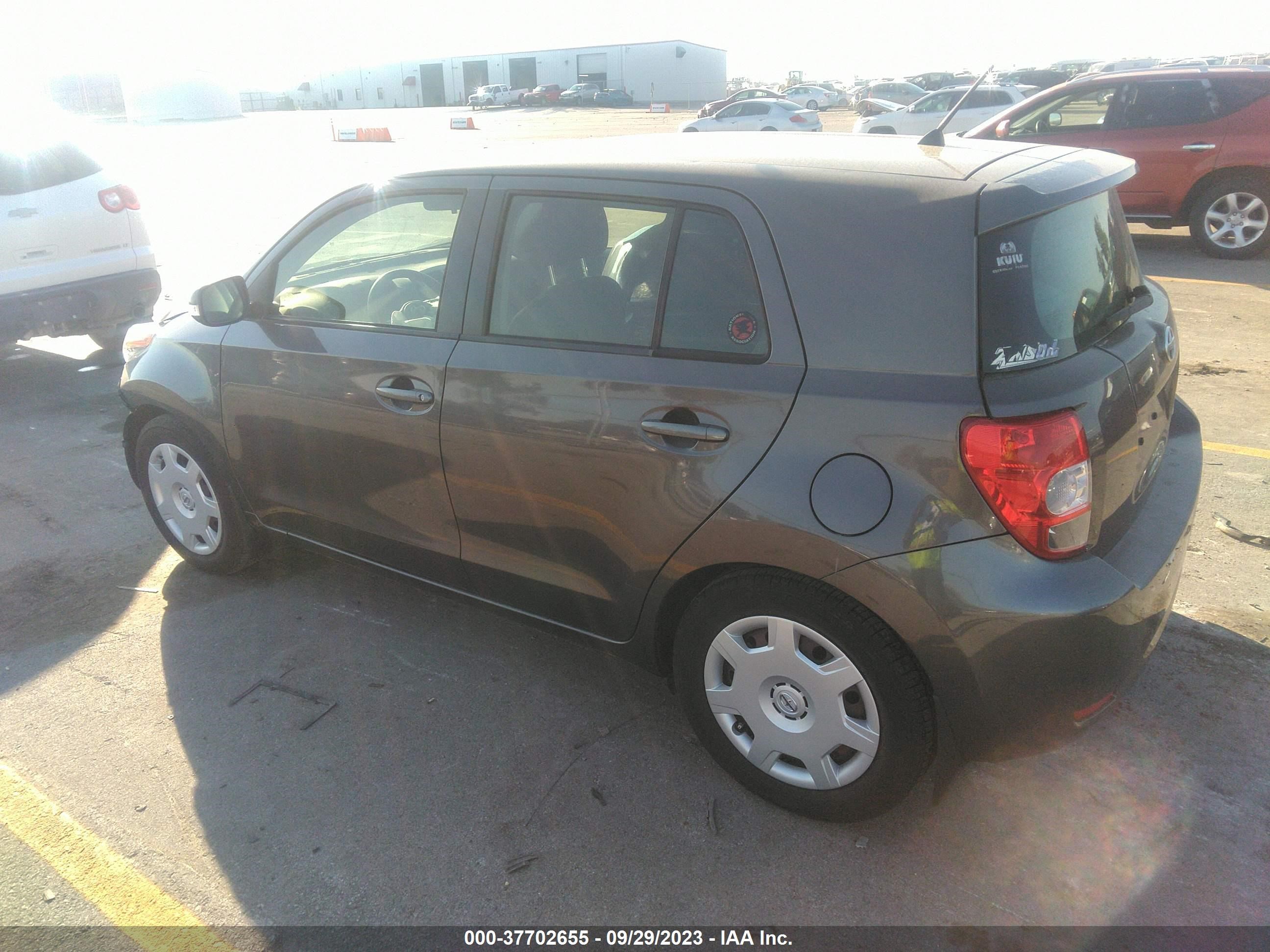 Photo 2 VIN: JTKKU4B44C1023602 - SCION XD 