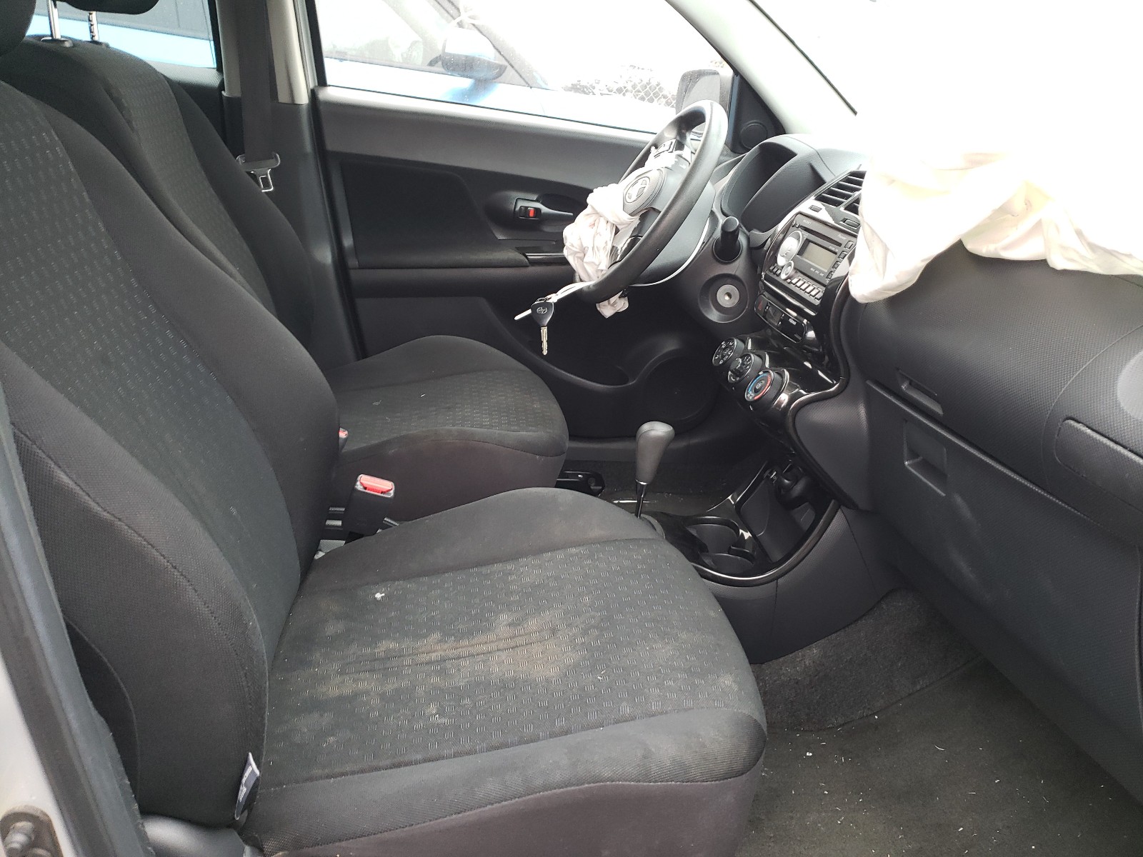 Photo 4 VIN: JTKKU4B45A1000200 - TOYOTA SCION XD 