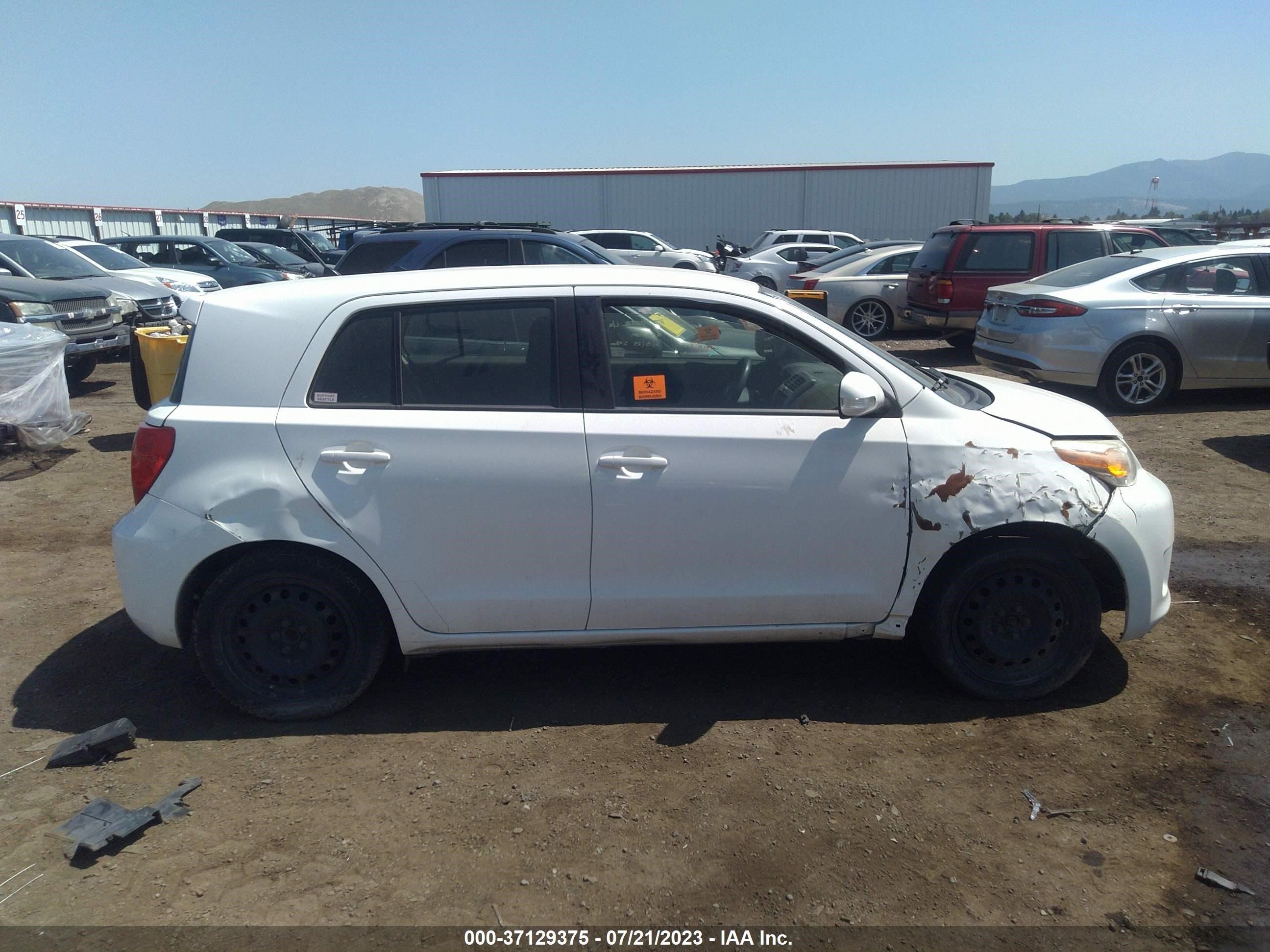 Photo 11 VIN: JTKKU4B48C1025966 - SCION XD 