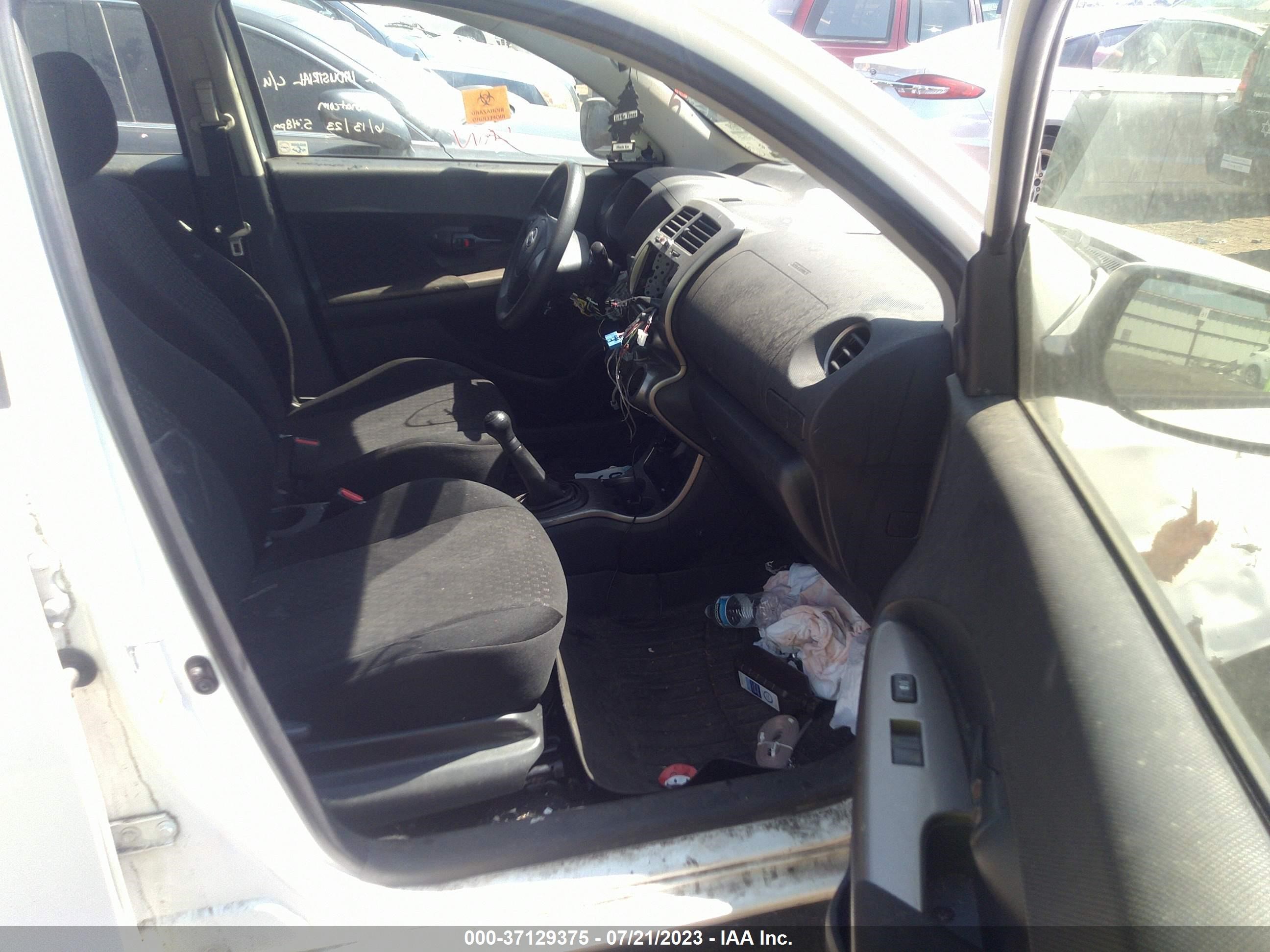 Photo 4 VIN: JTKKU4B48C1025966 - SCION XD 