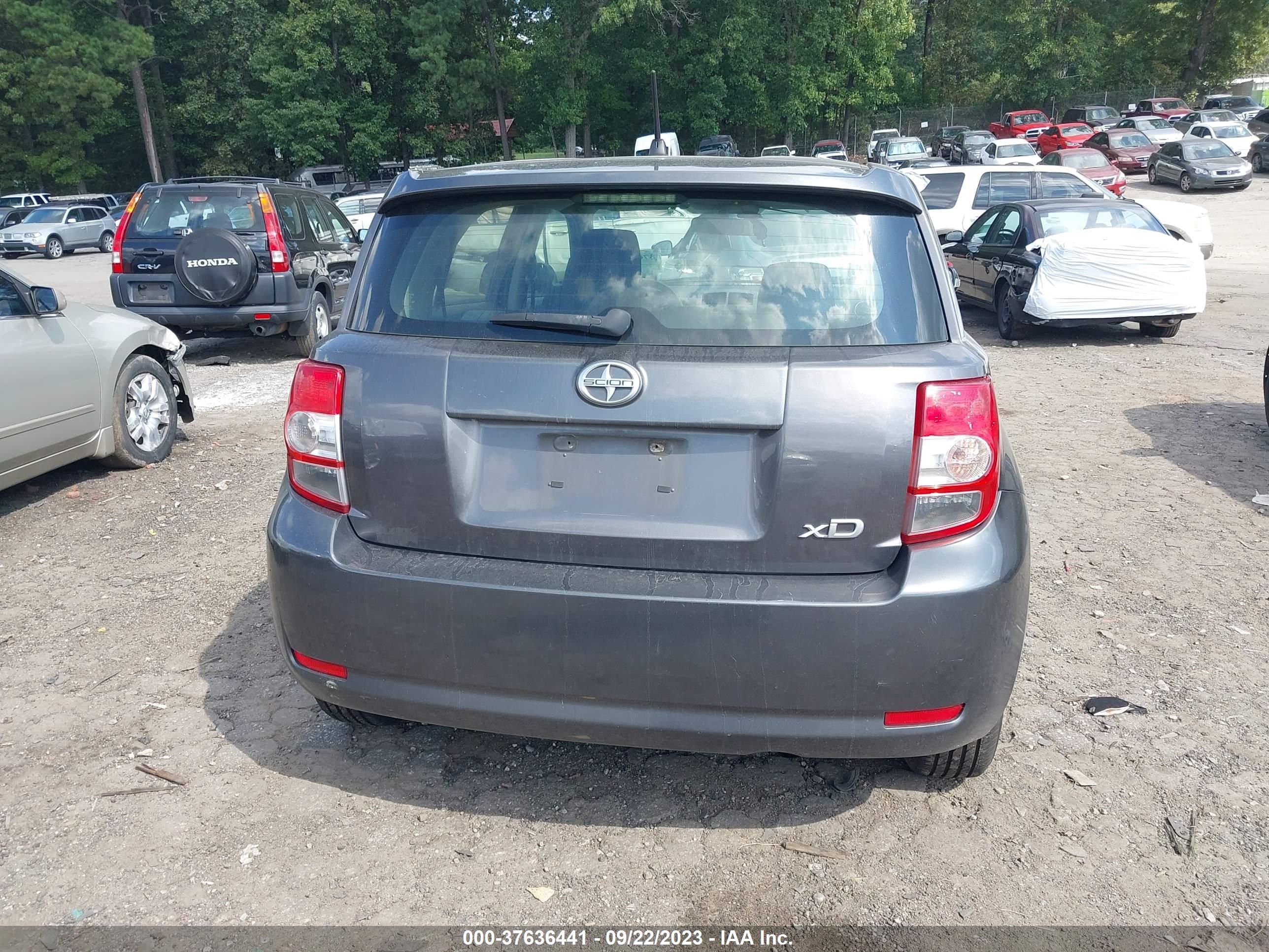 Photo 15 VIN: JTKKUPB40D1038021 - SCION XD 