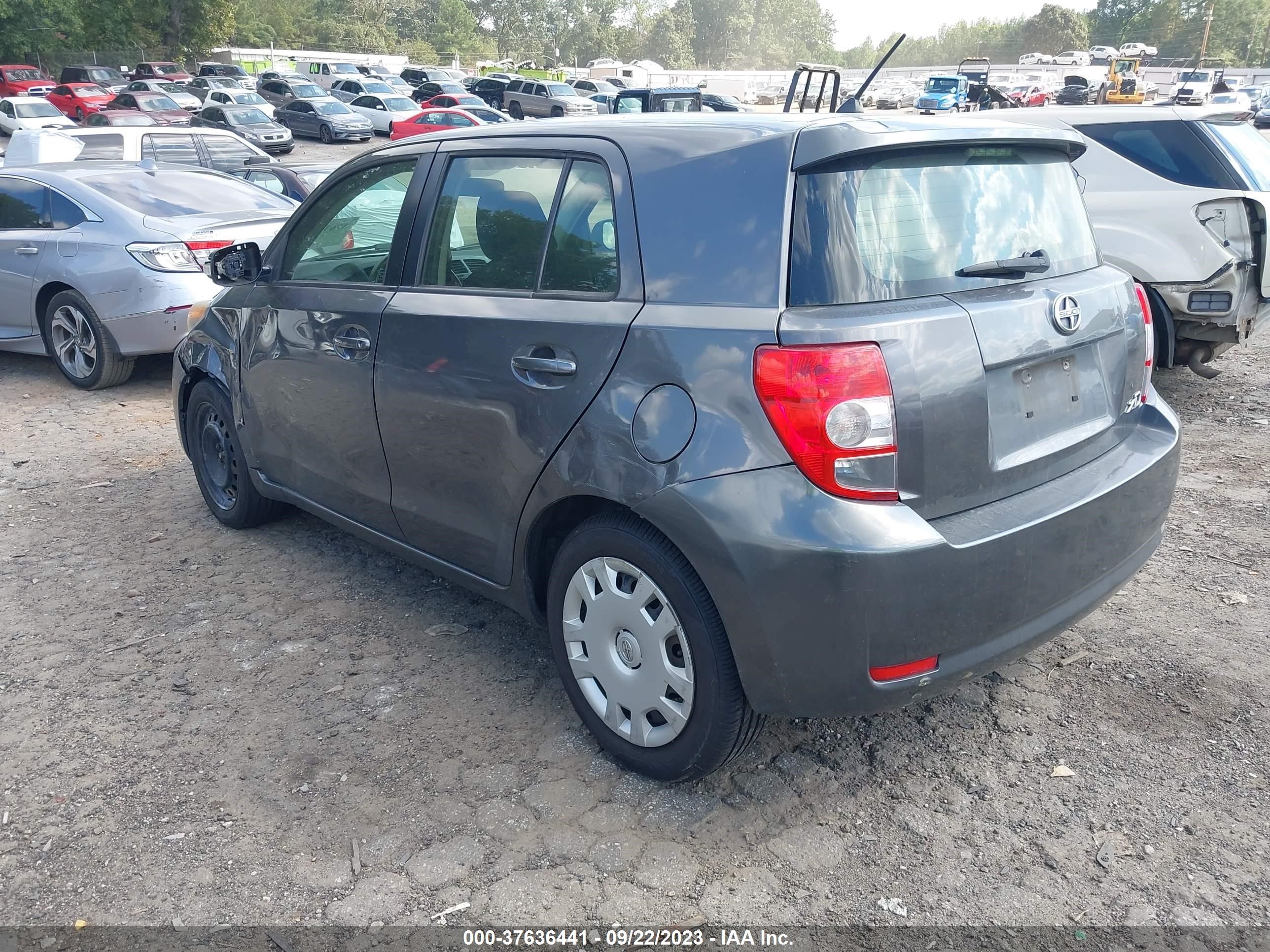 Photo 2 VIN: JTKKUPB40D1038021 - SCION XD 