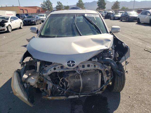 Photo 4 VIN: JTKKUPB48D1038011 - TOYOTA SCION XD 