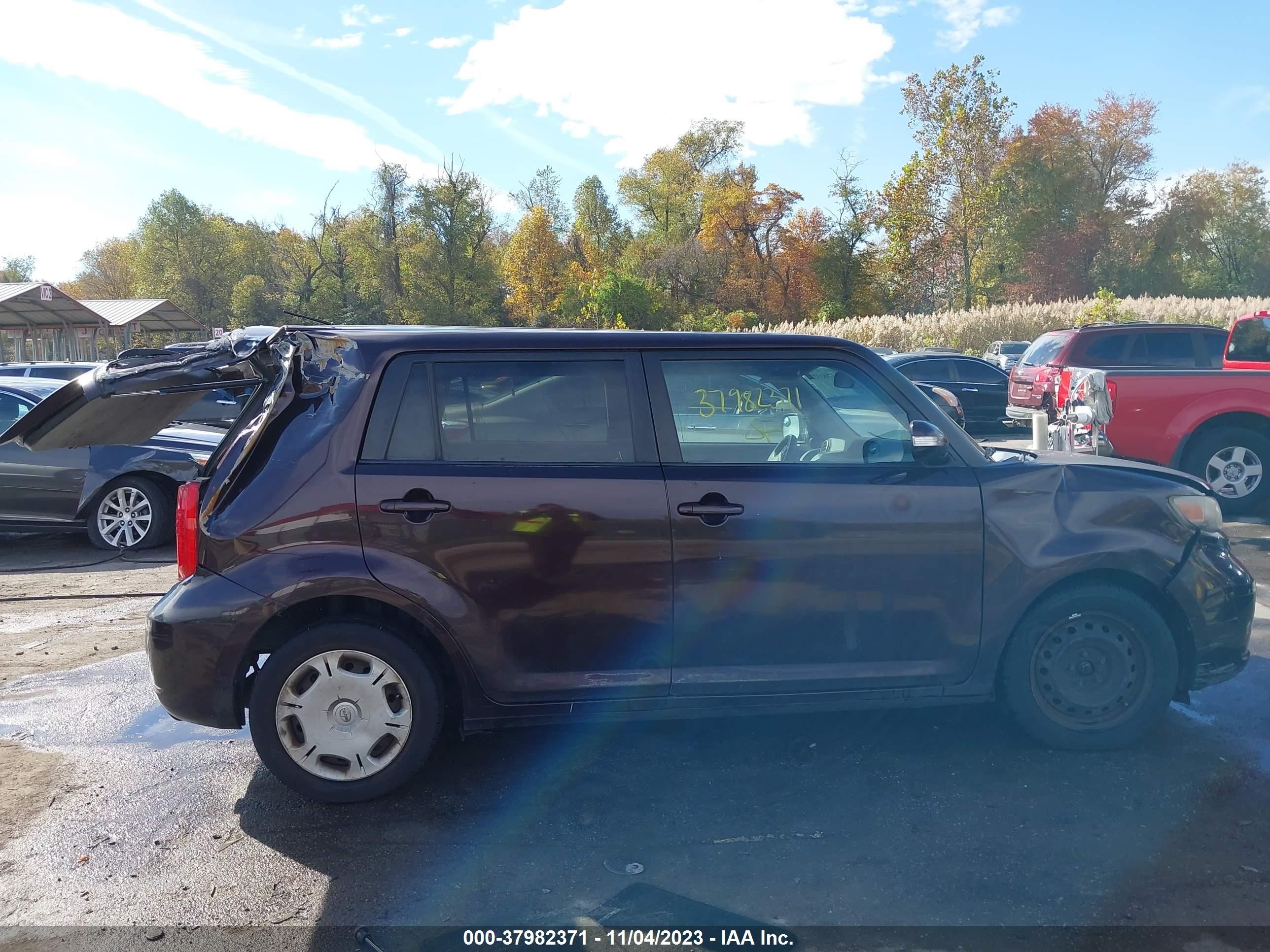 Photo 12 VIN: JTLKE50E081002523 - SCION XB 