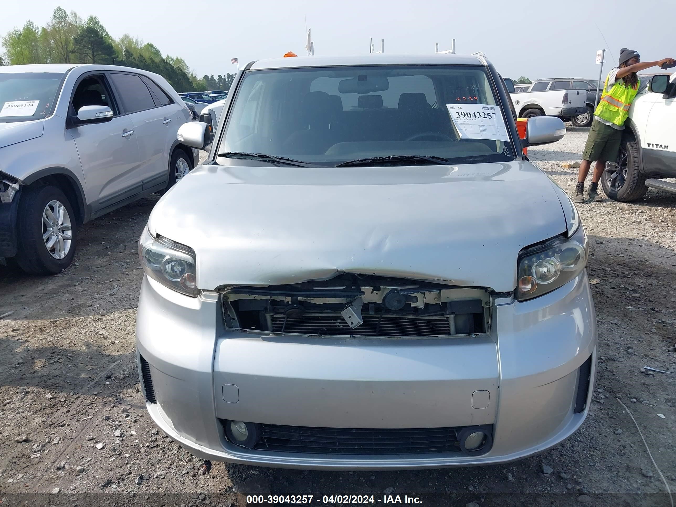 Photo 11 VIN: JTLKE50E081018317 - SCION XB 