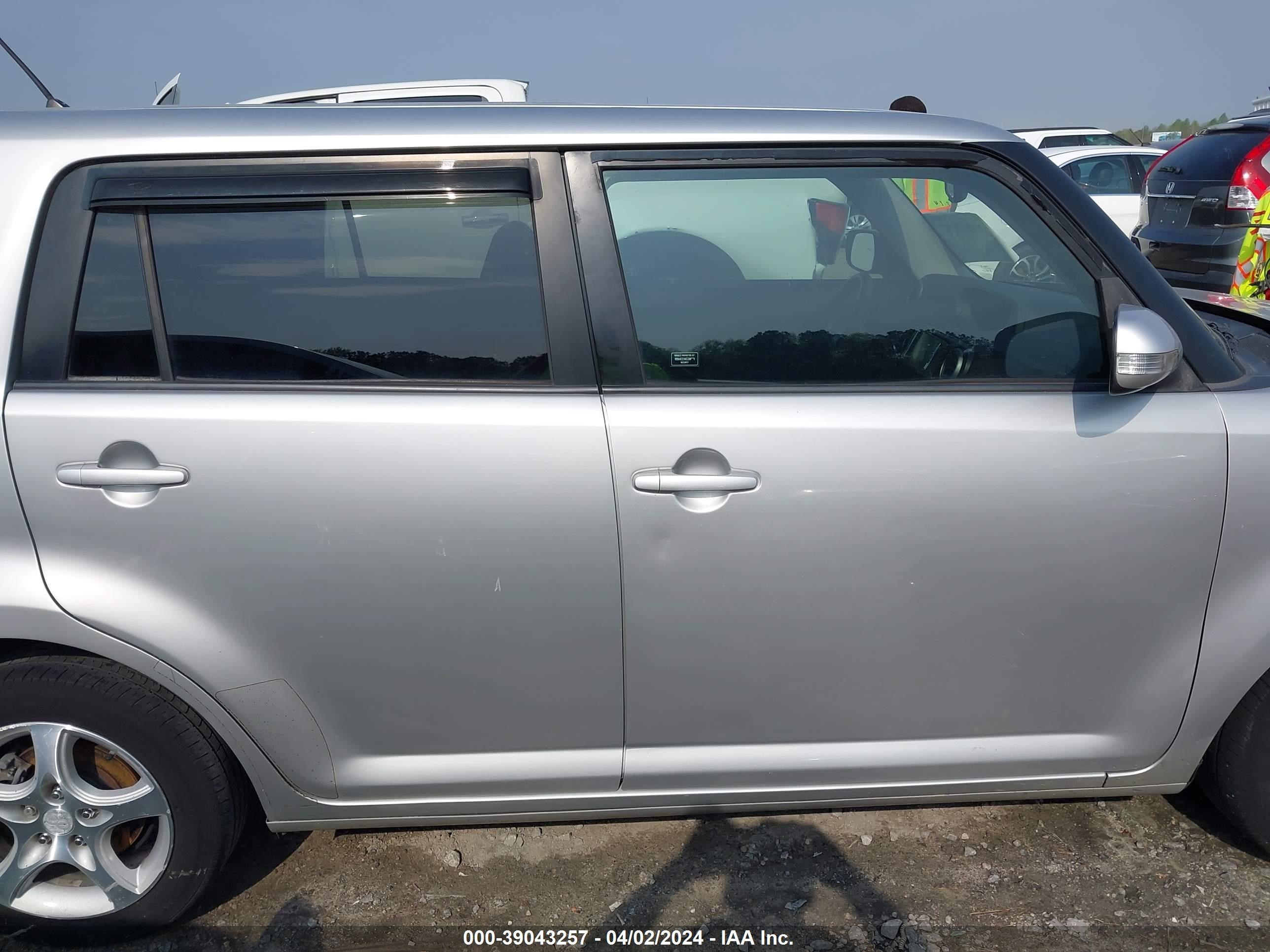 Photo 12 VIN: JTLKE50E081018317 - SCION XB 