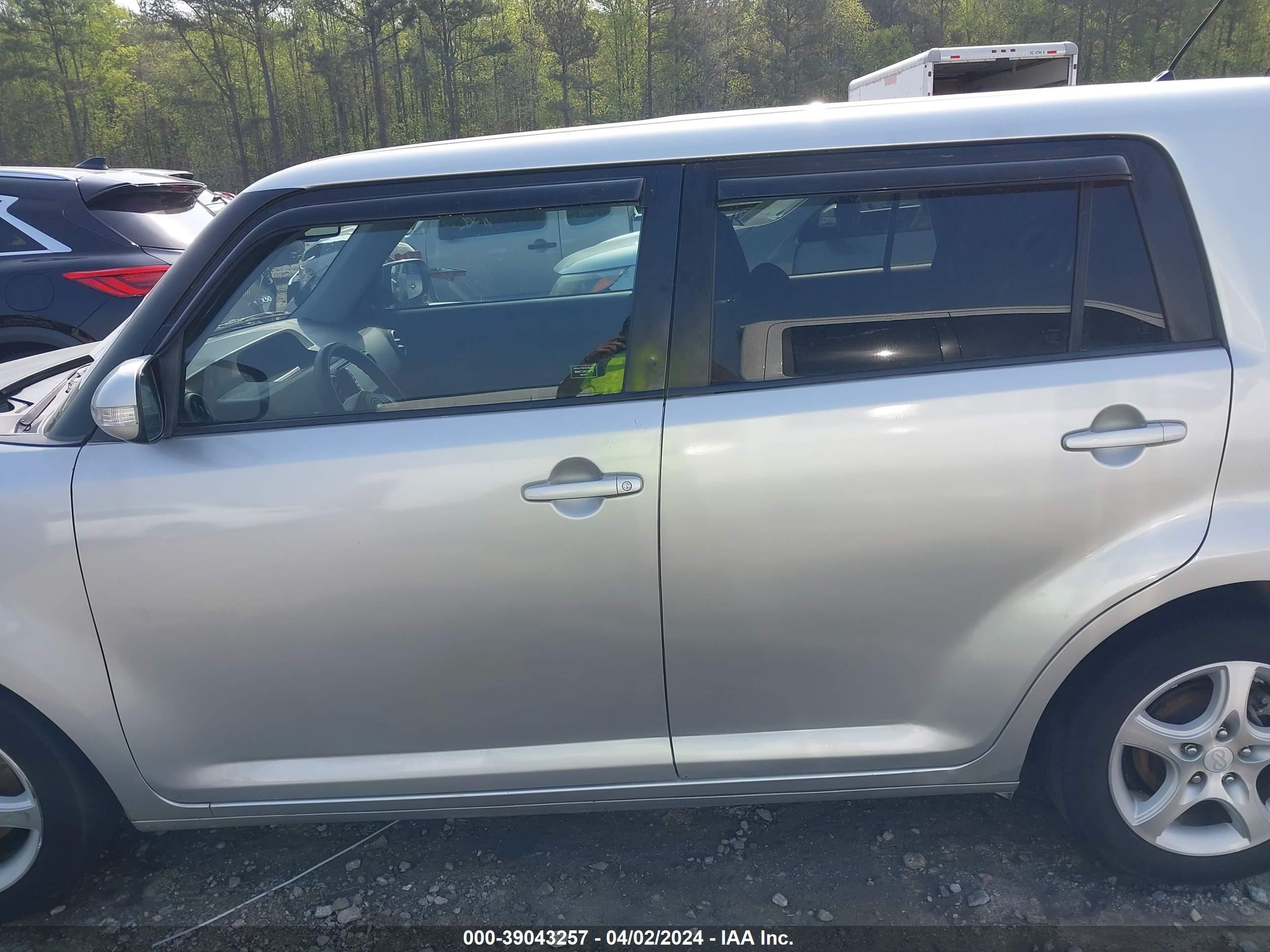 Photo 13 VIN: JTLKE50E081018317 - SCION XB 