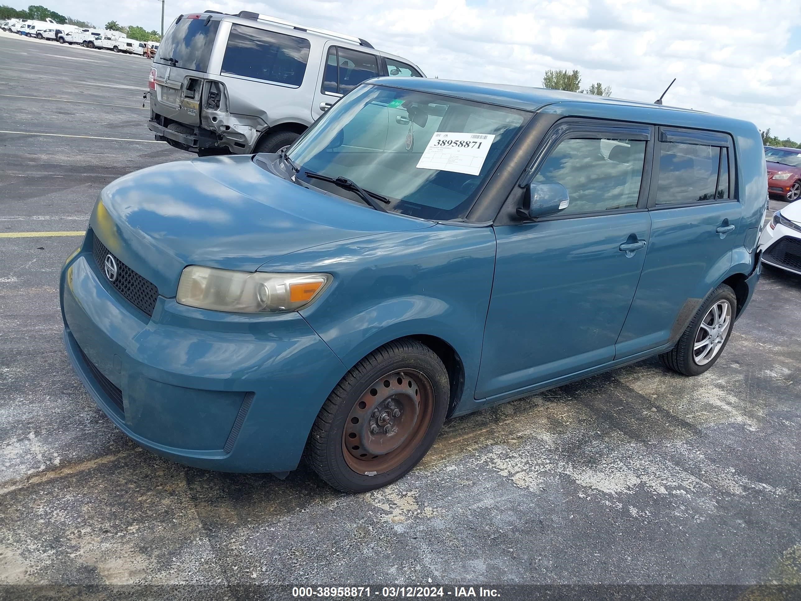 Photo 1 VIN: JTLKE50E081057179 - SCION XB 