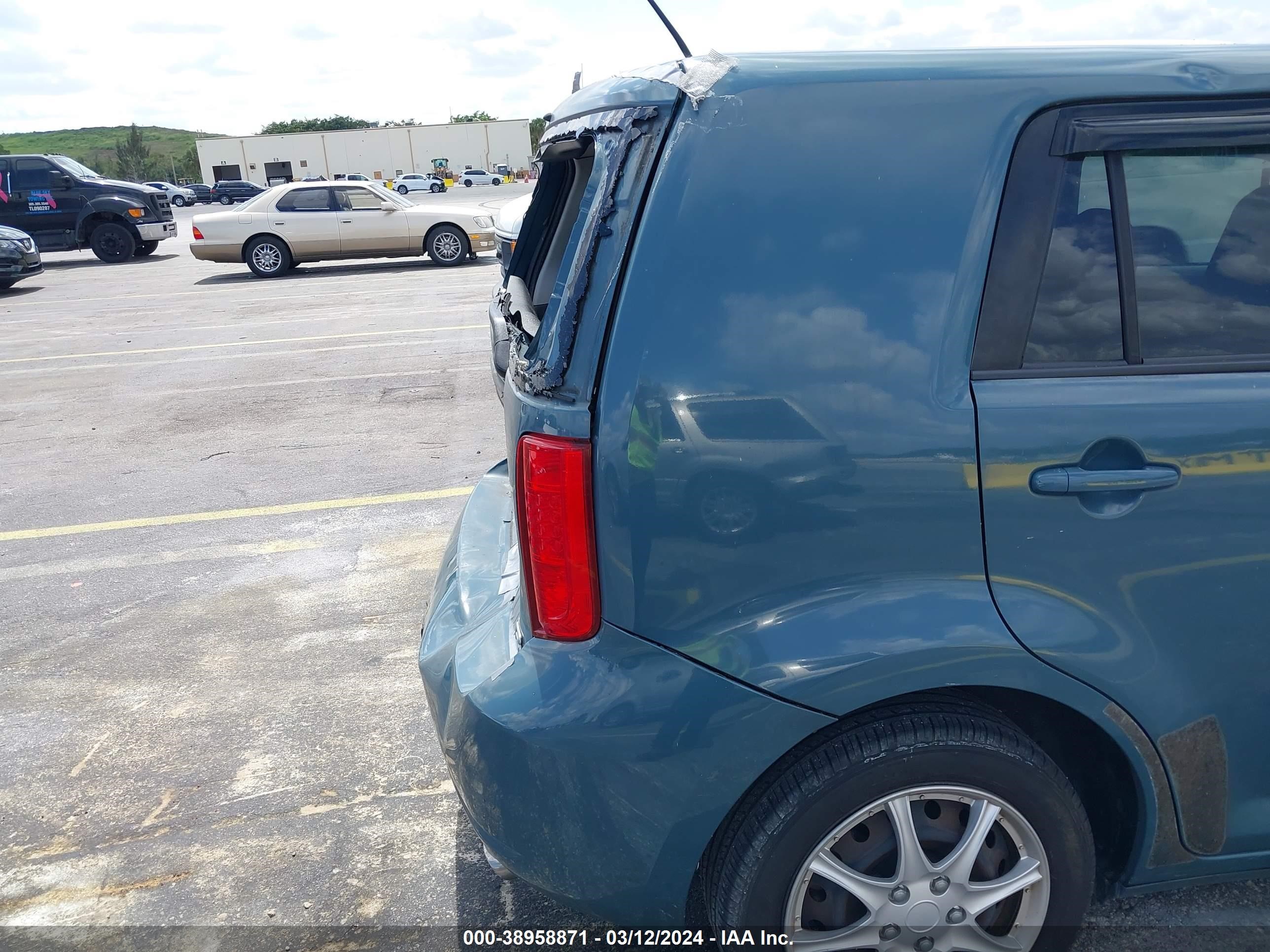 Photo 12 VIN: JTLKE50E081057179 - SCION XB 