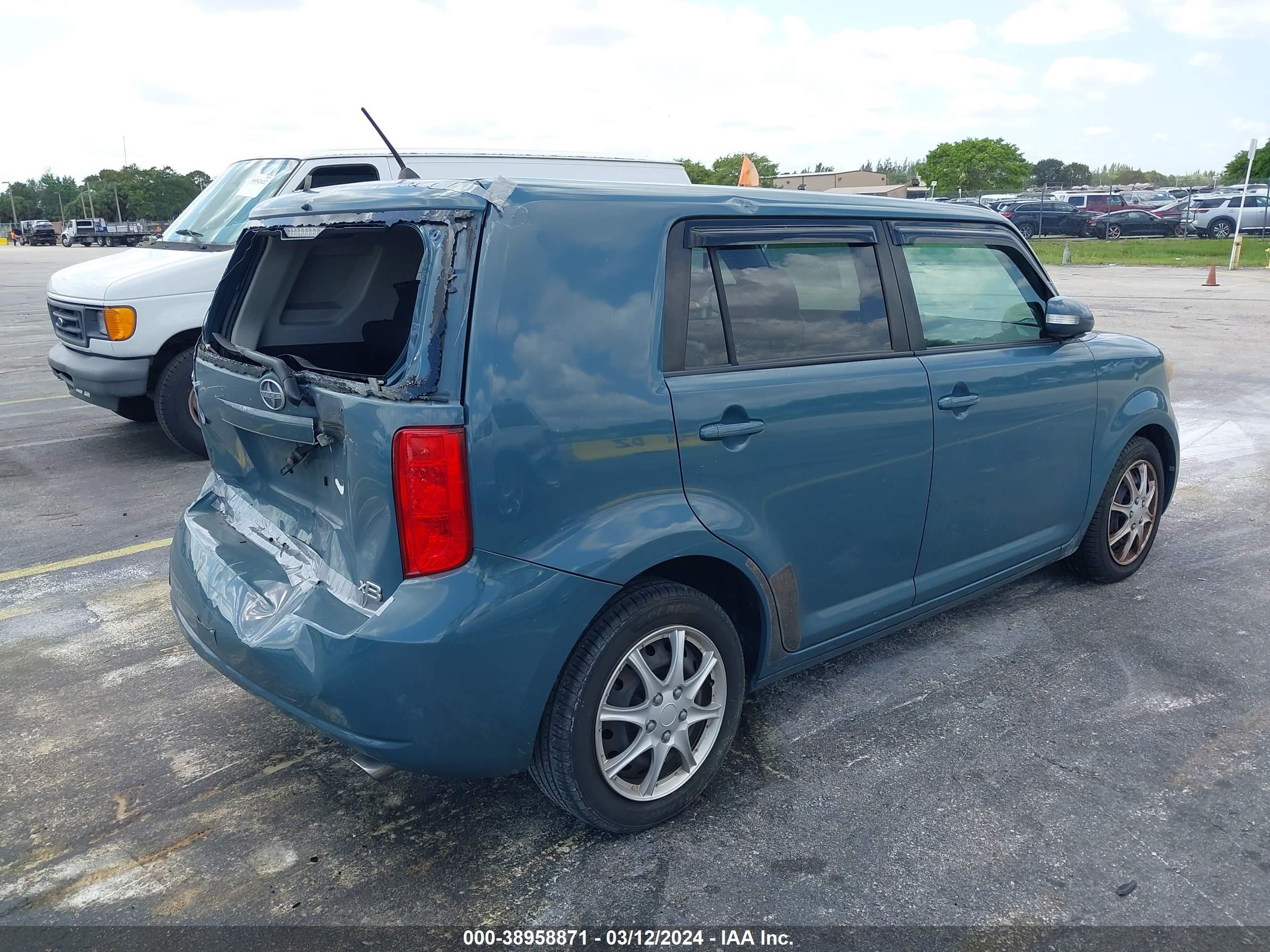 Photo 3 VIN: JTLKE50E081057179 - SCION XB 