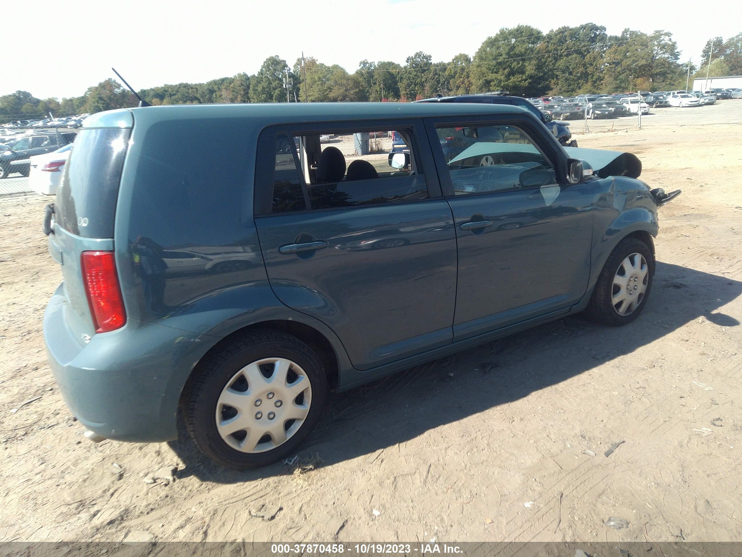 Photo 3 VIN: JTLKE50E181003437 - SCION XB 