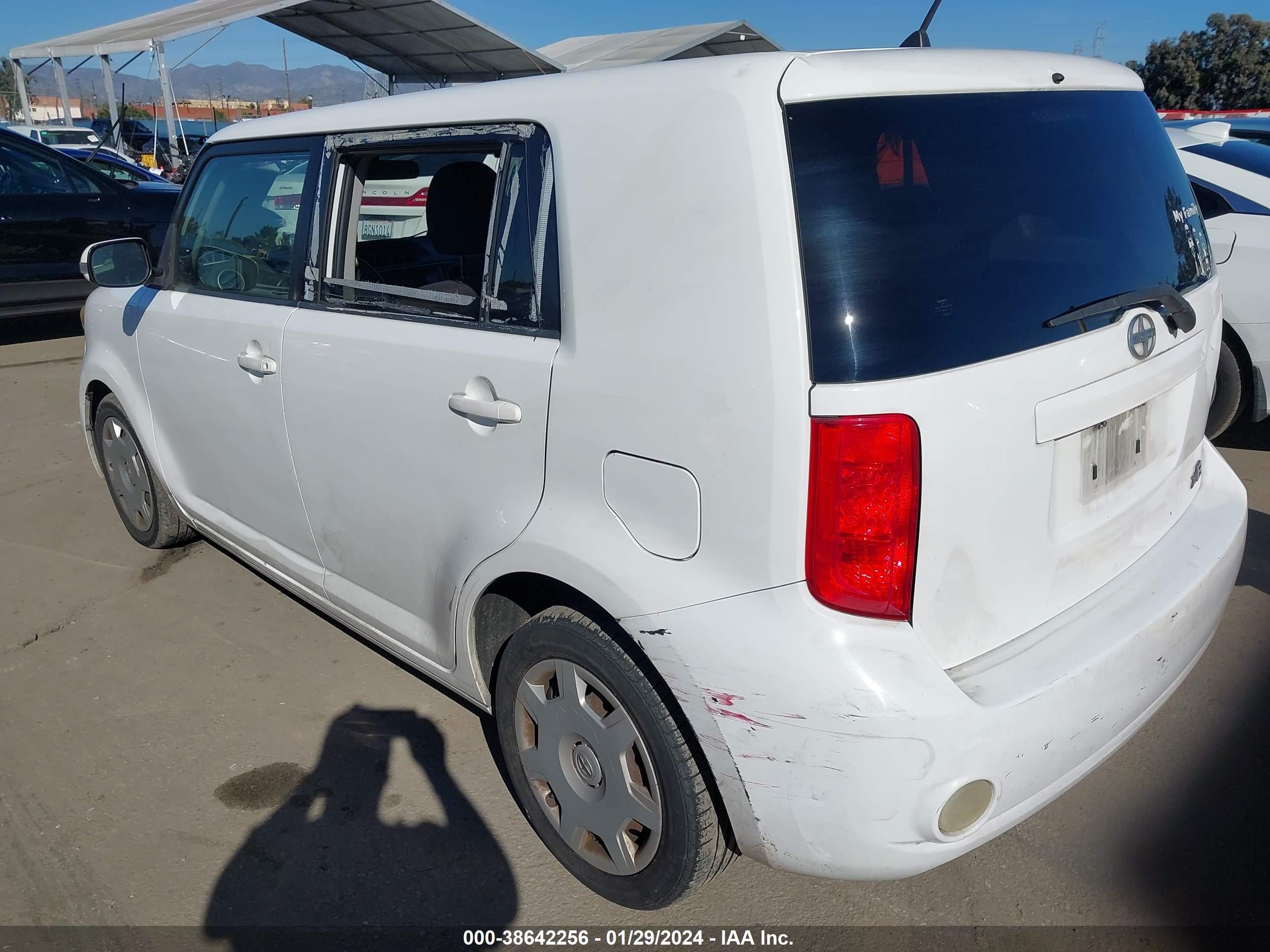 Photo 2 VIN: JTLKE50E181028936 - SCION XB 