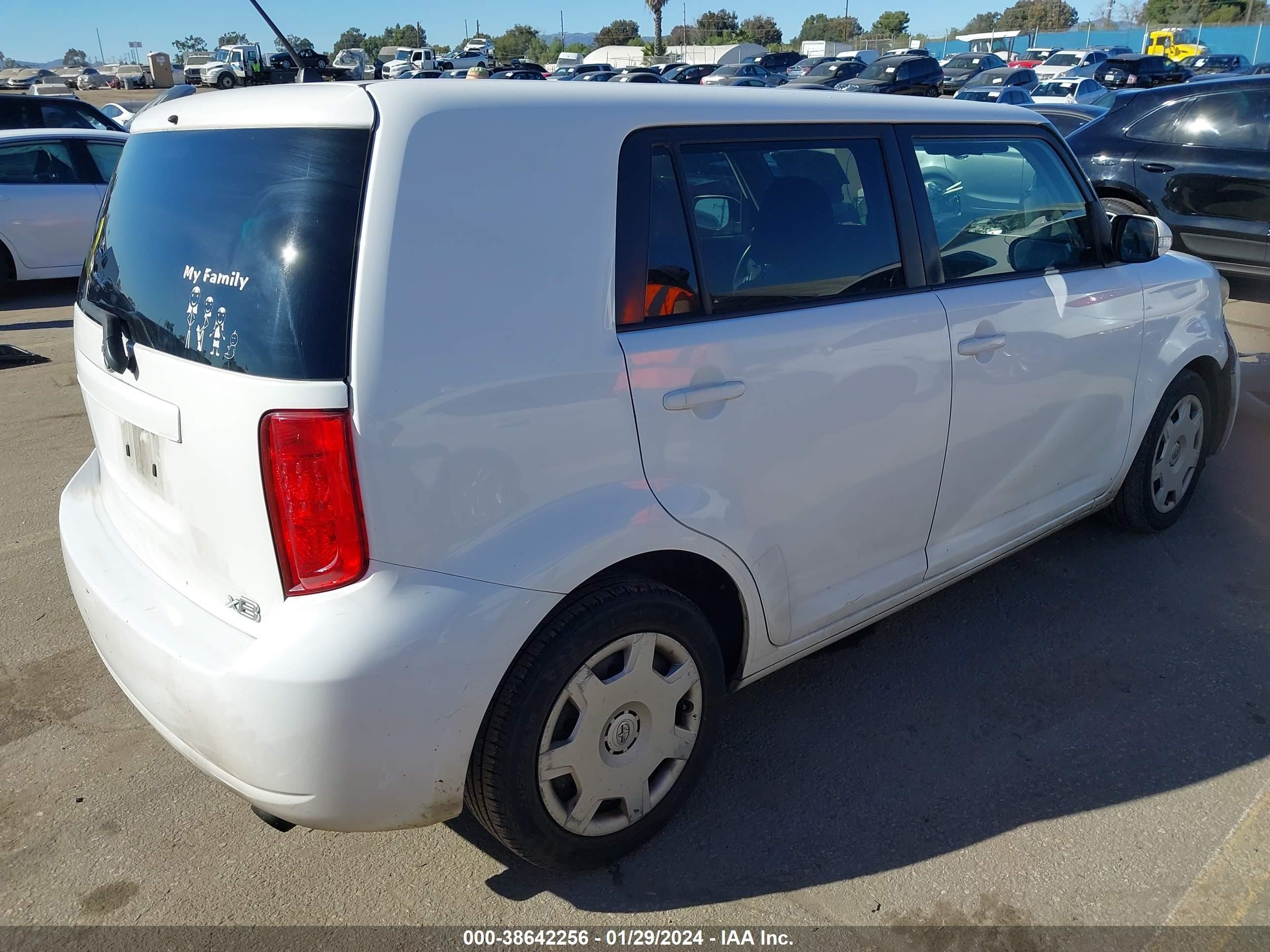 Photo 3 VIN: JTLKE50E181028936 - SCION XB 