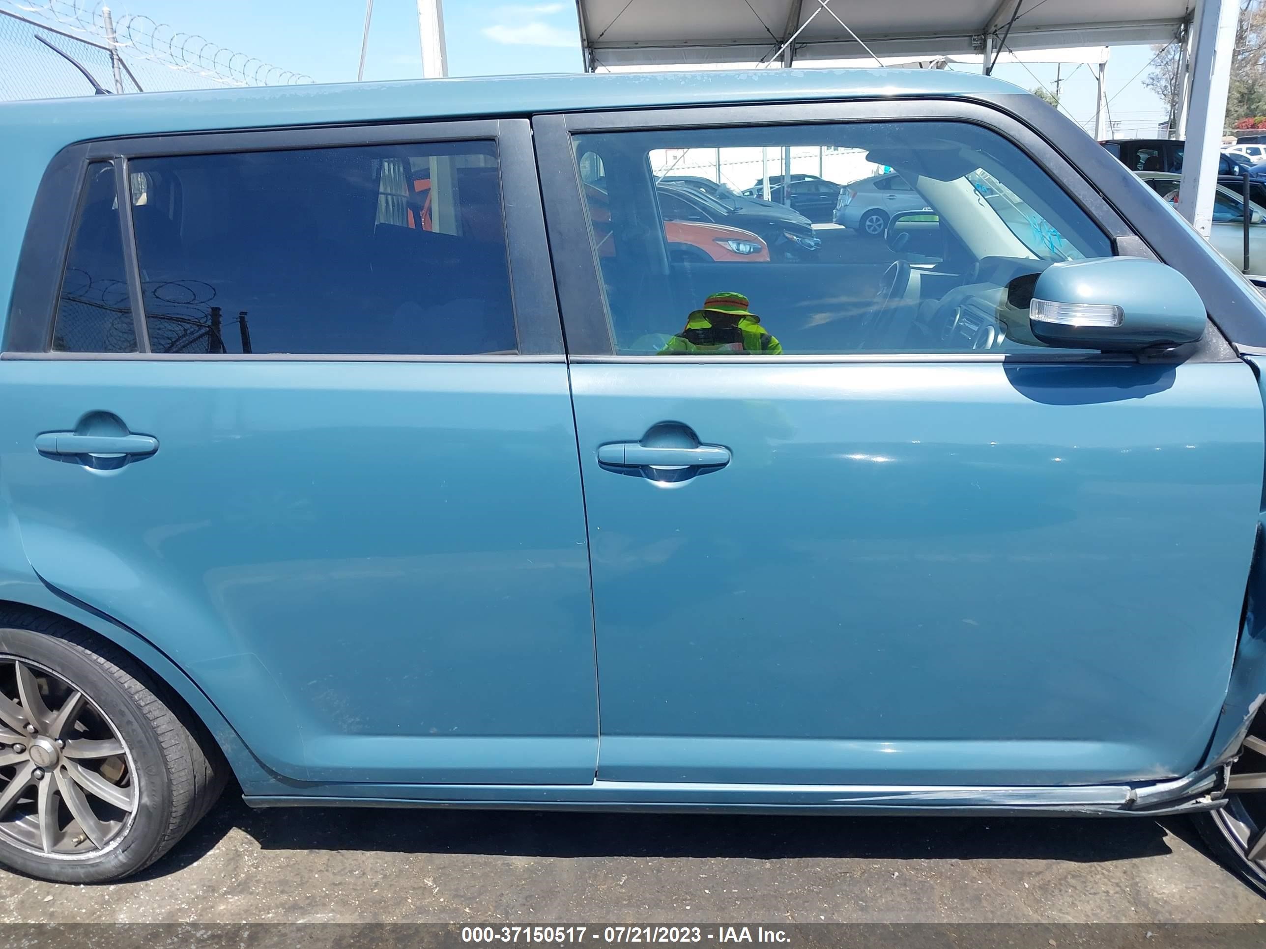 Photo 12 VIN: JTLKE50E181035787 - SCION XB 