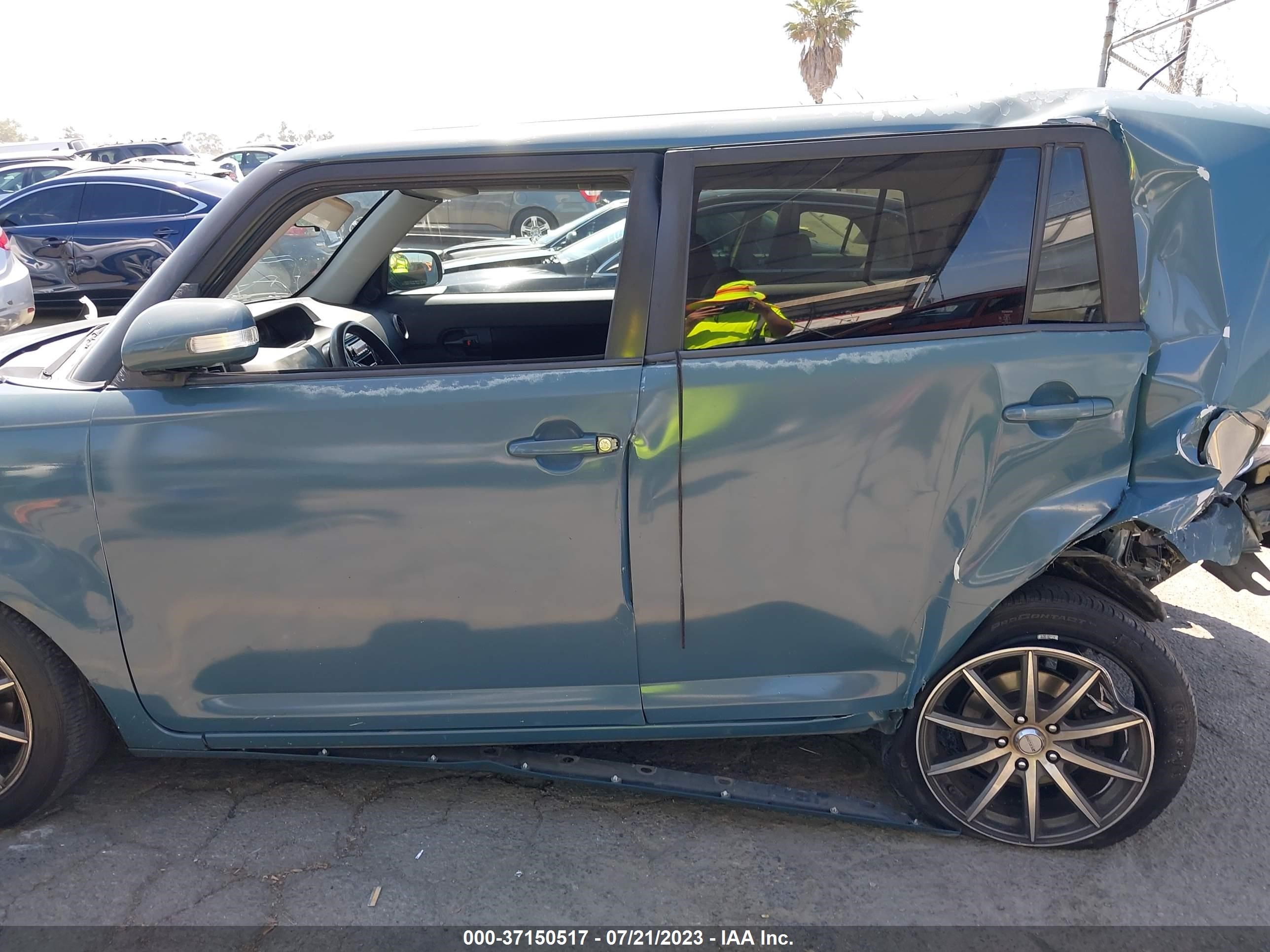 Photo 13 VIN: JTLKE50E181035787 - SCION XB 