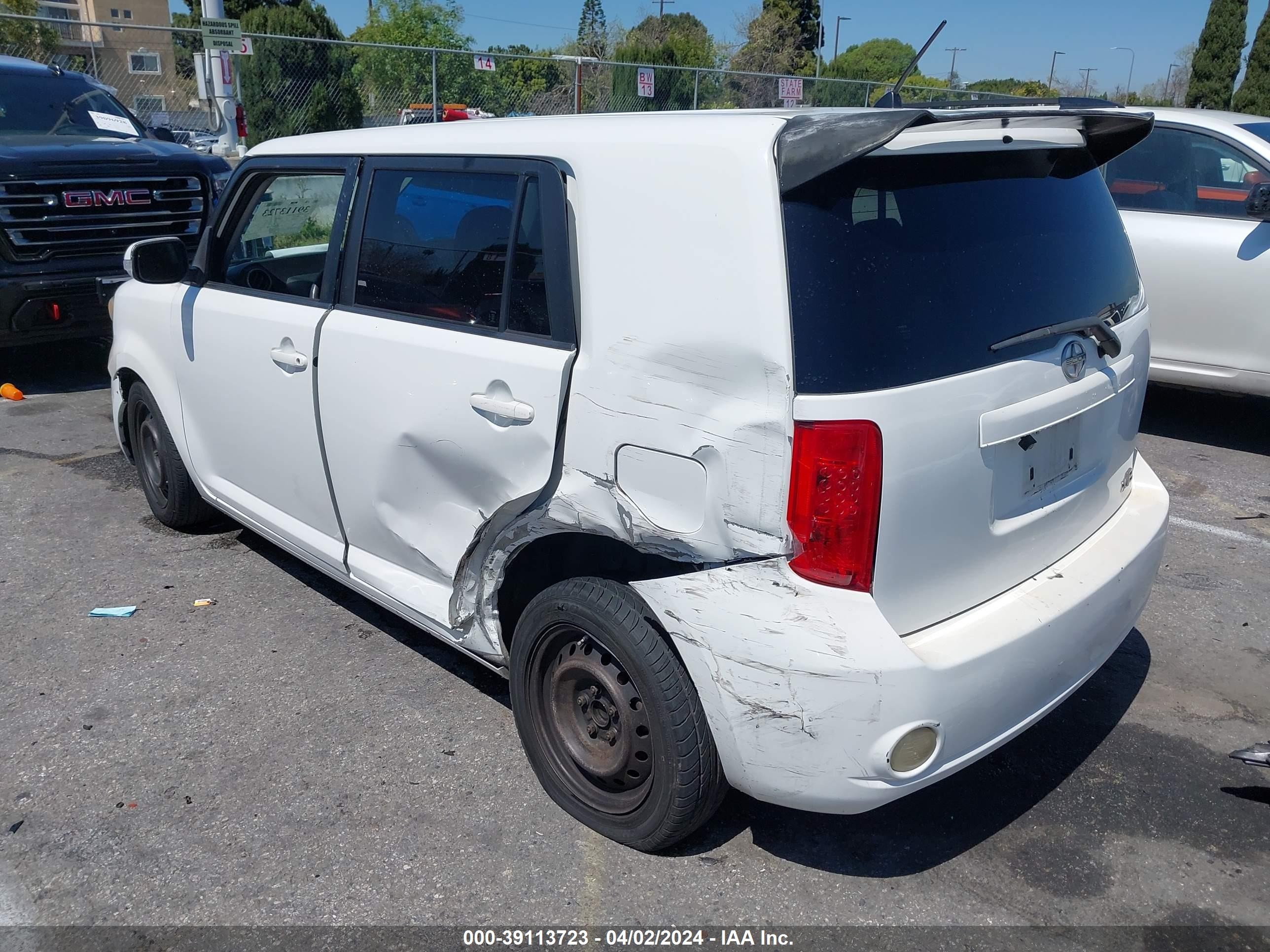 Photo 2 VIN: JTLKE50E181038091 - SCION XB 