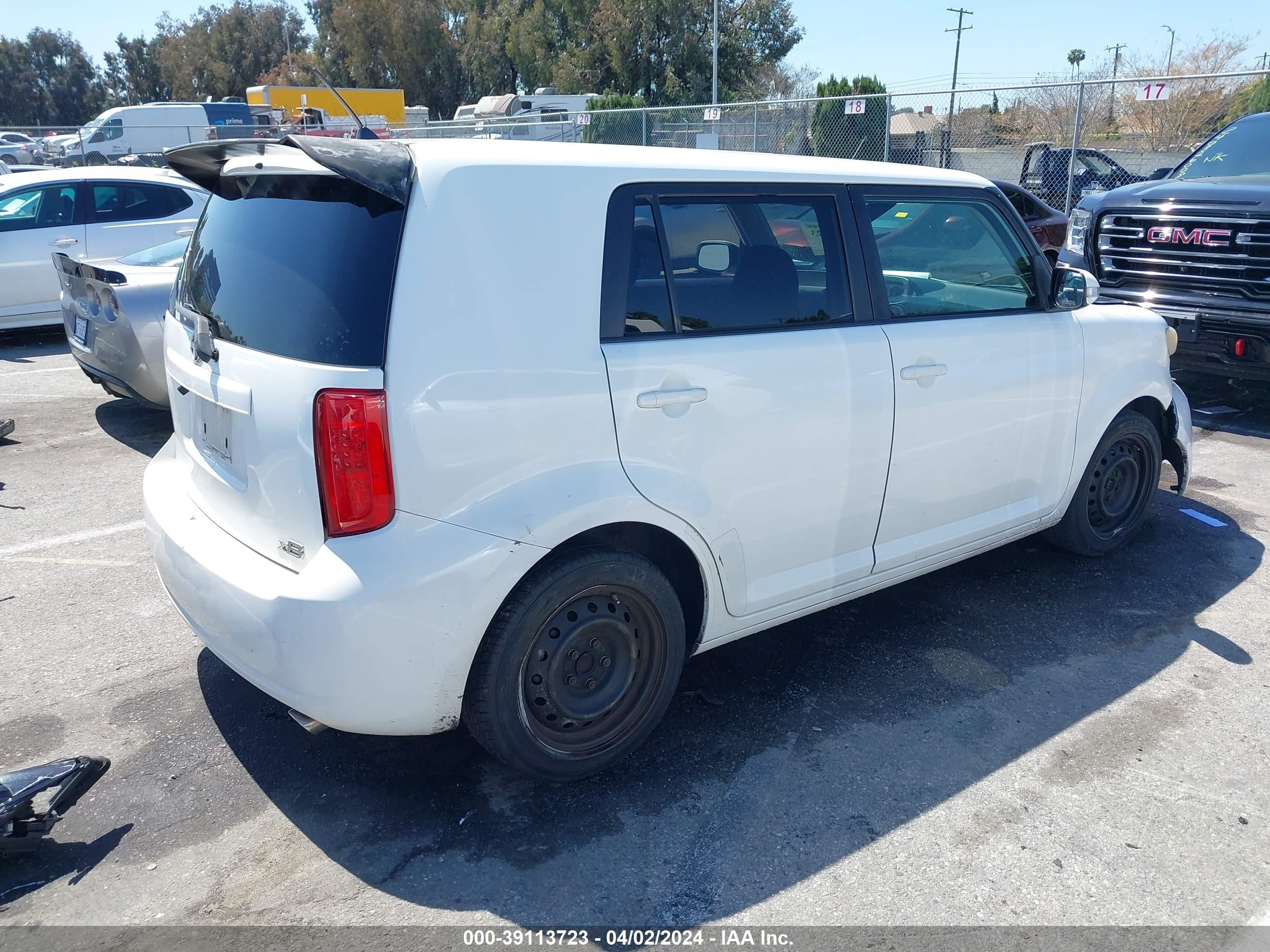 Photo 3 VIN: JTLKE50E181038091 - SCION XB 