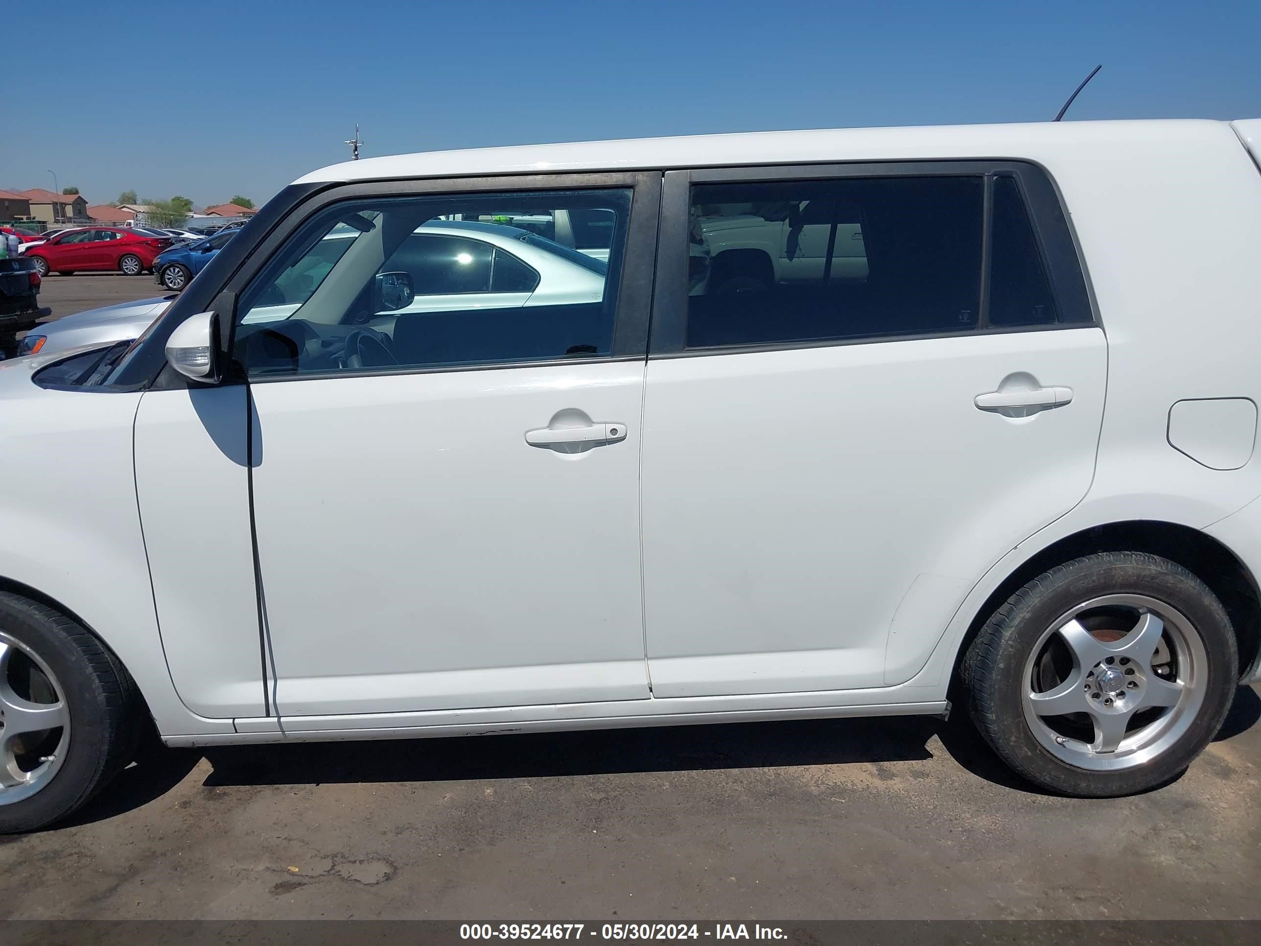 Photo 14 VIN: JTLKE50E181054713 - SCION XB 